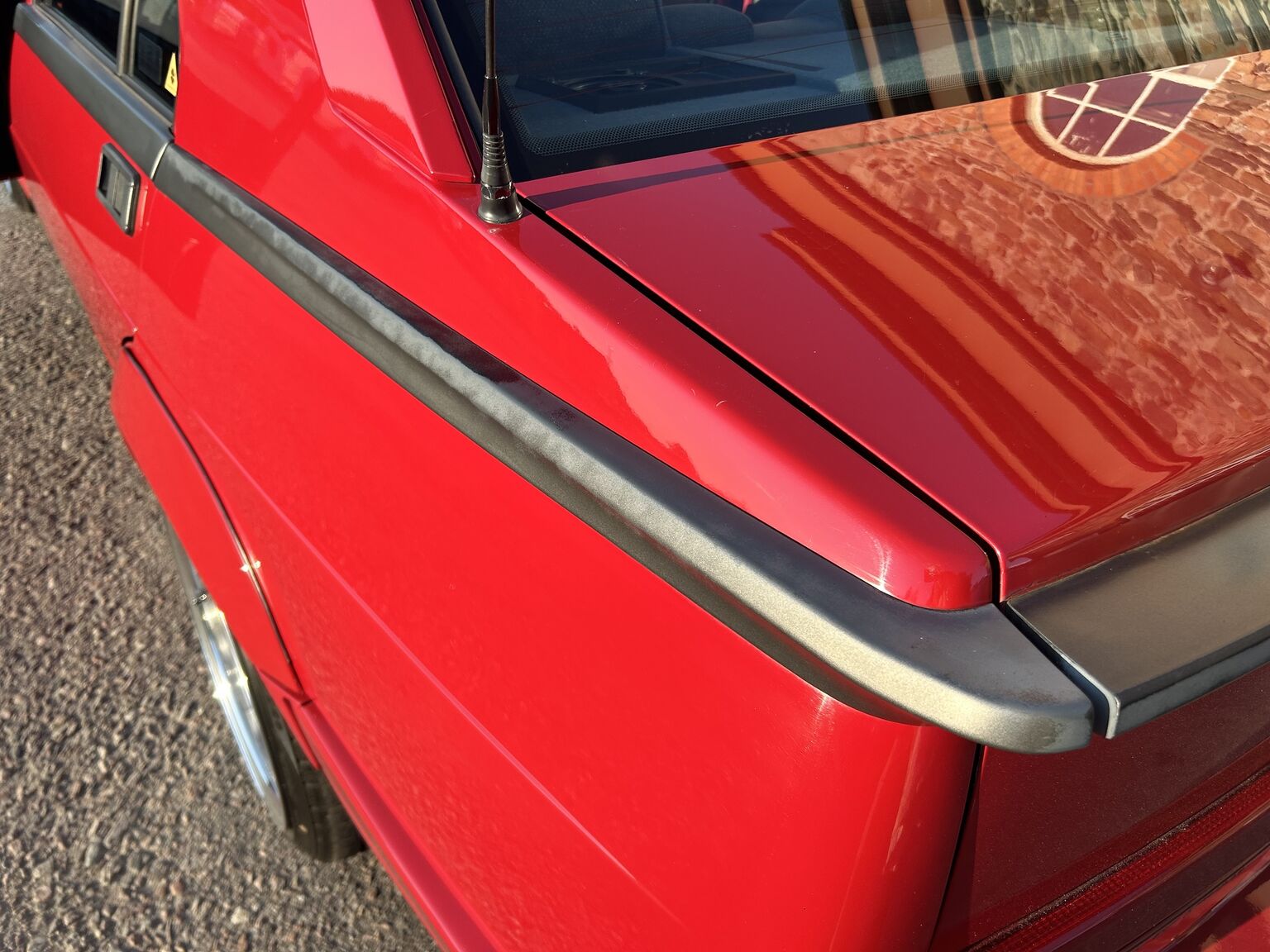 Exterior image of 1988 Alfa Romeo 75 (34)