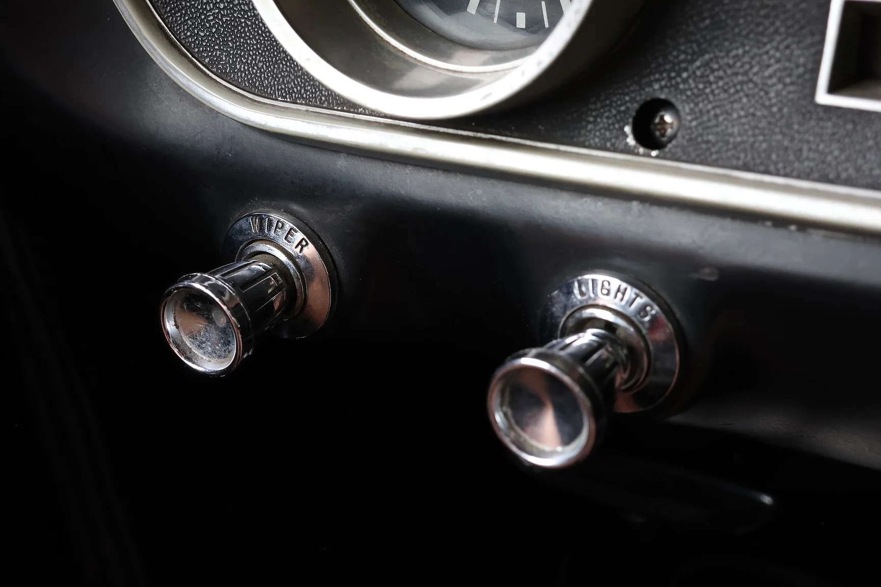 Interiörbild 1965 Ford Mustang Fastback Restomod (28)