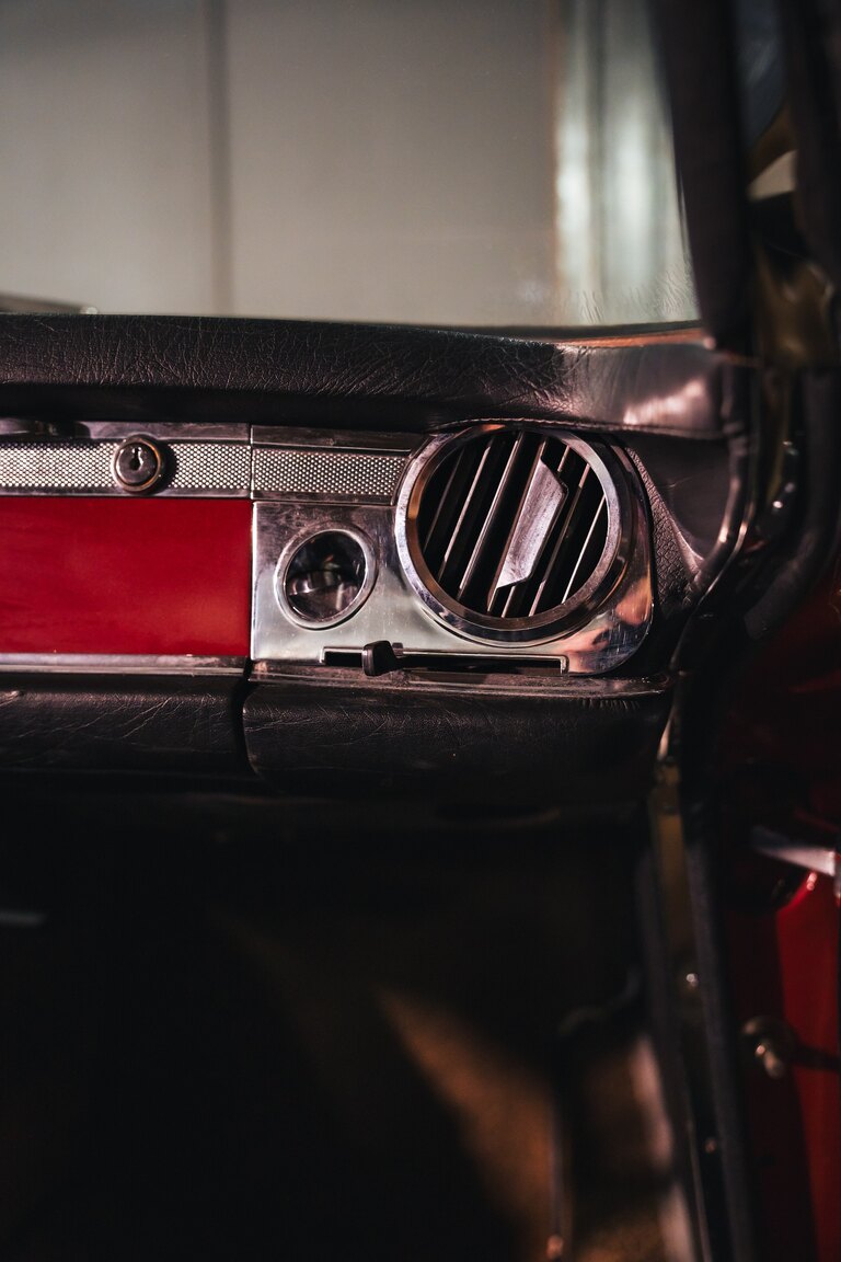 Innenraumfoto von 1966 Mercedes-Benz 230 SL 