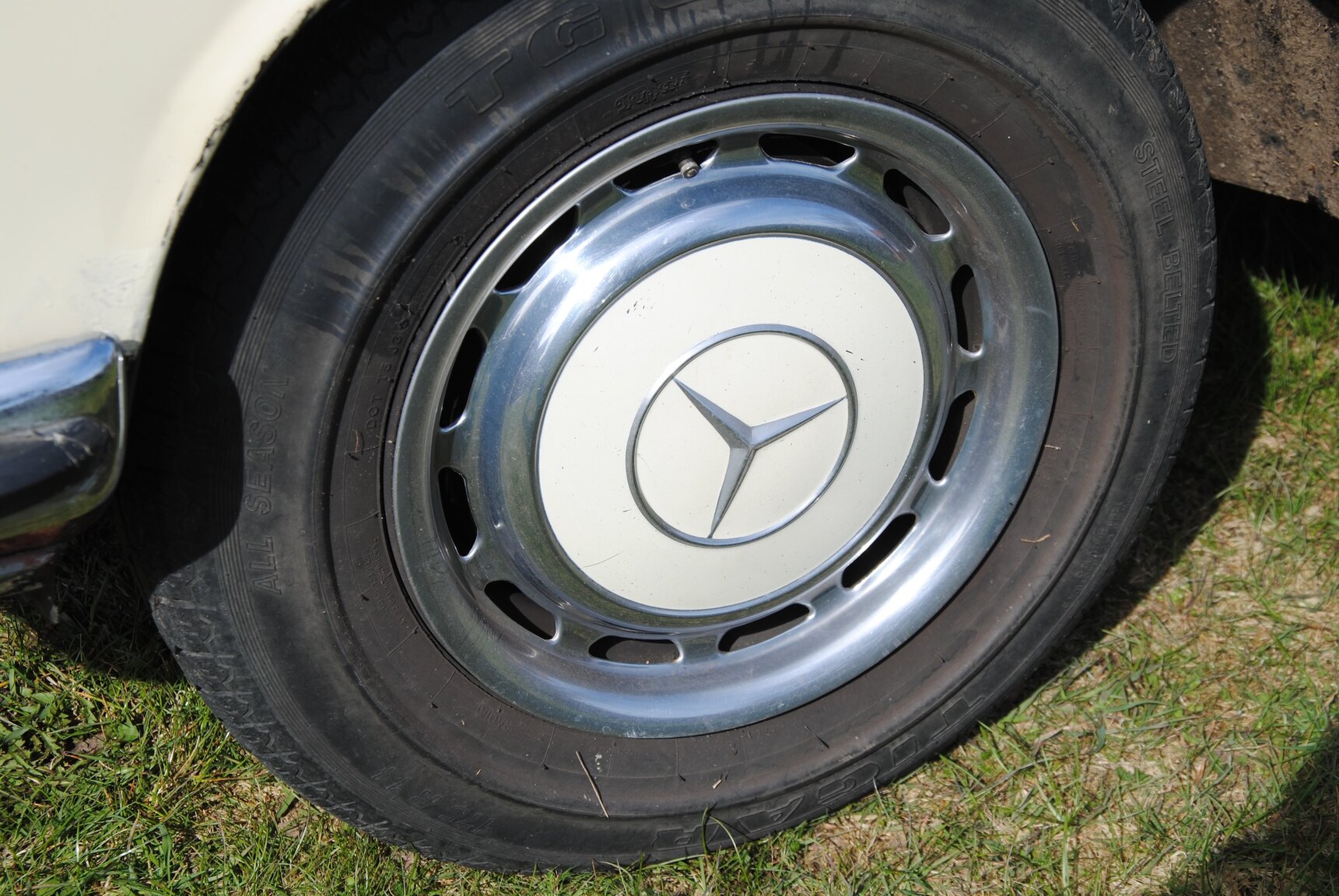 Exteriörbild på 1971 Mercedes-Benz 220D