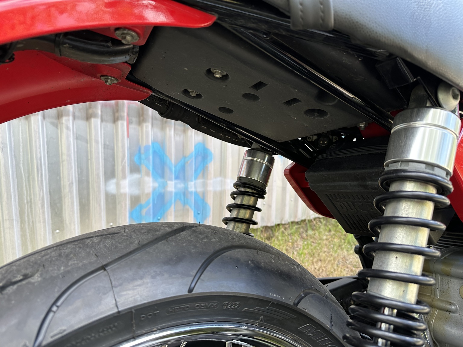 Exteriörbild på 2006 Ducati 1000 GT (45)