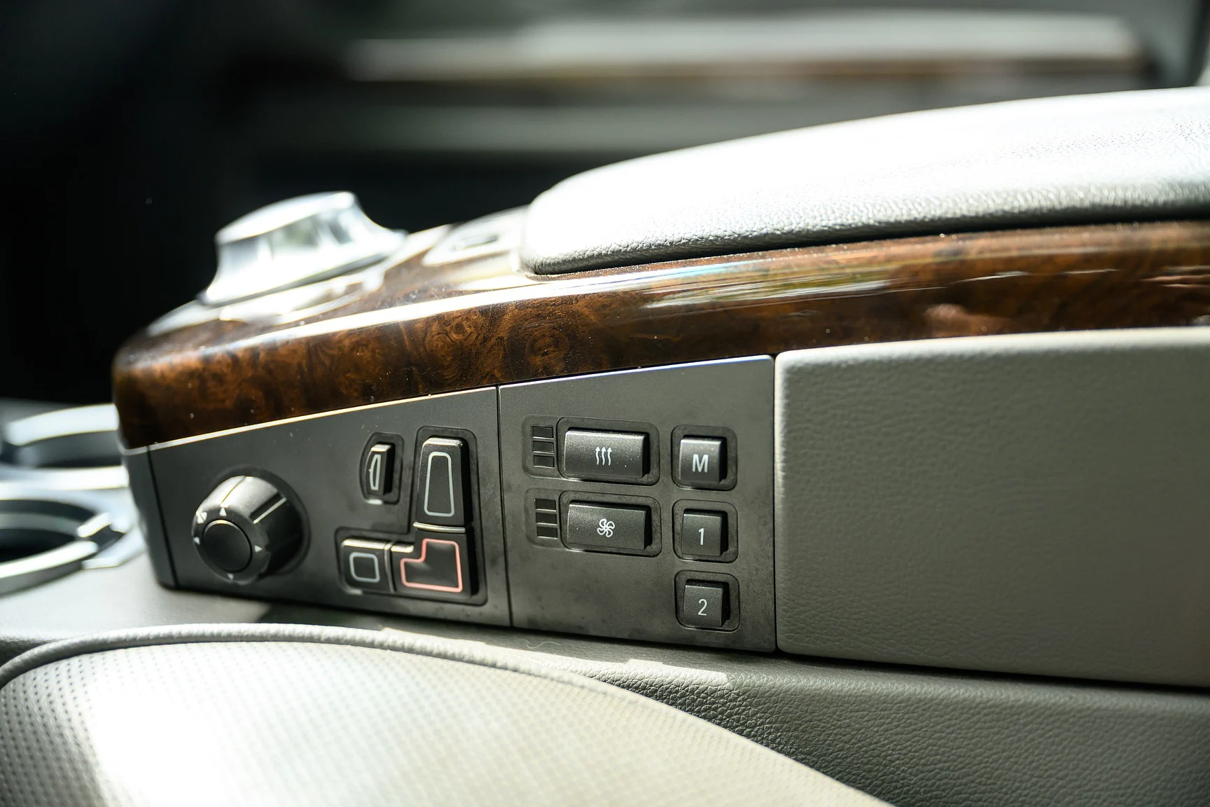 Innenraumfoto von 2001 BMW 745i (34)