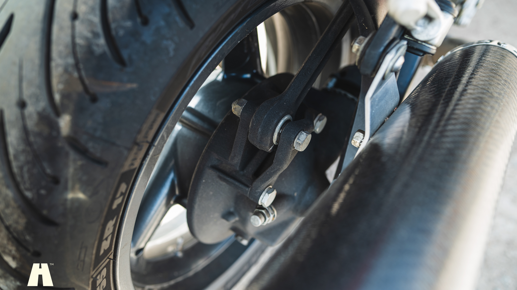 Image of 2002 Moto Guzzi V11 Le Mans mechanics (29)