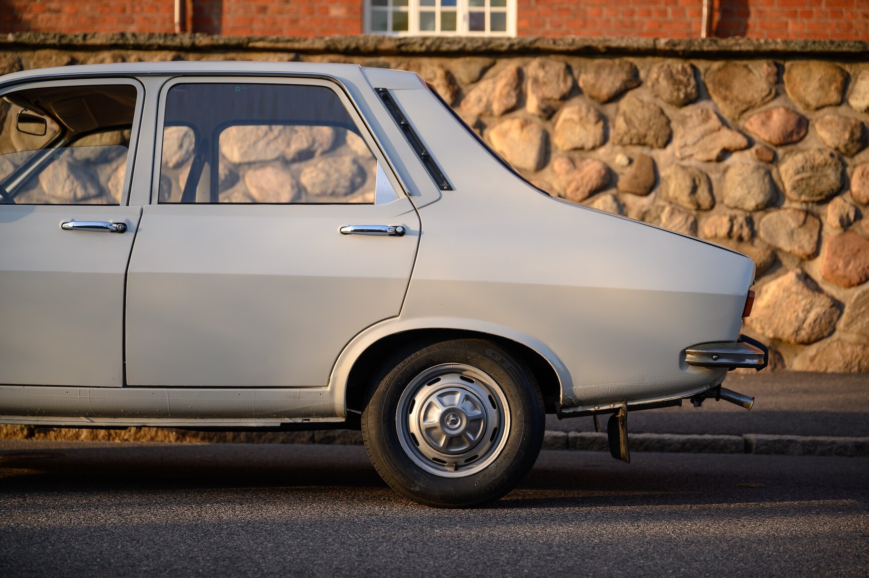 Exterior image of 1978 DACIA 1300