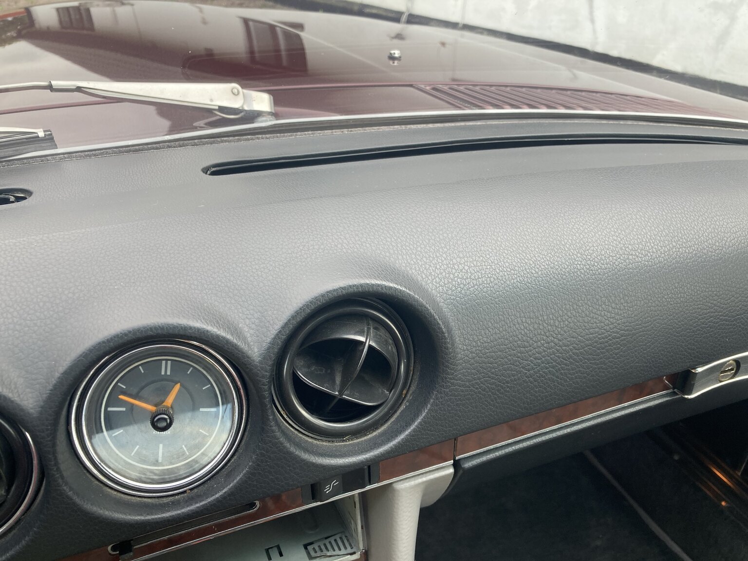 Interior image of 1973 Mercedes-Benz 450 SLC (20)