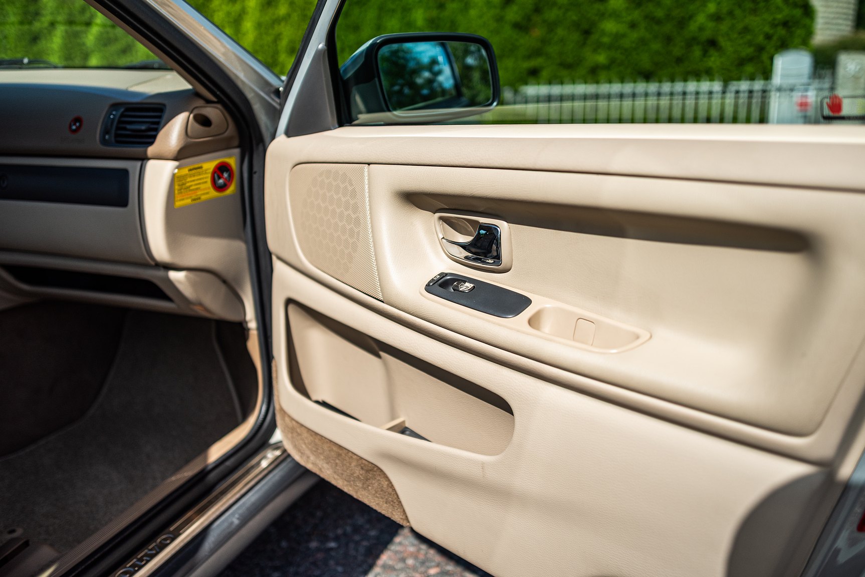 Interior image of 2000 Volvo V70 XC 2.4 T AWD 