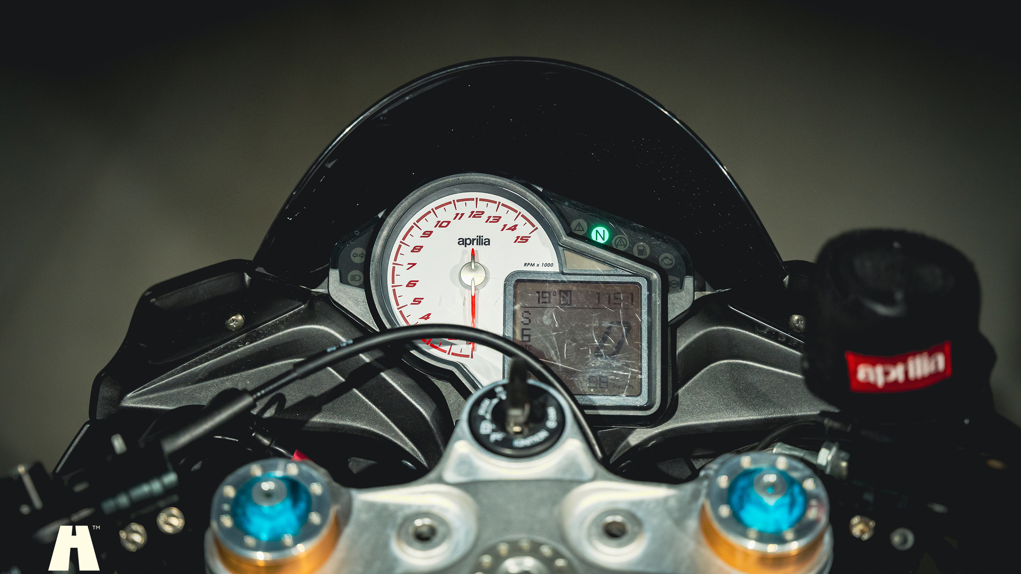 Exterior image of 2016 Aprilia Tuono V4 Factory