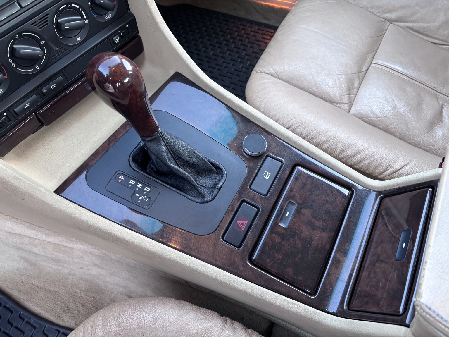 Interior image of 1996 BMW 728iA