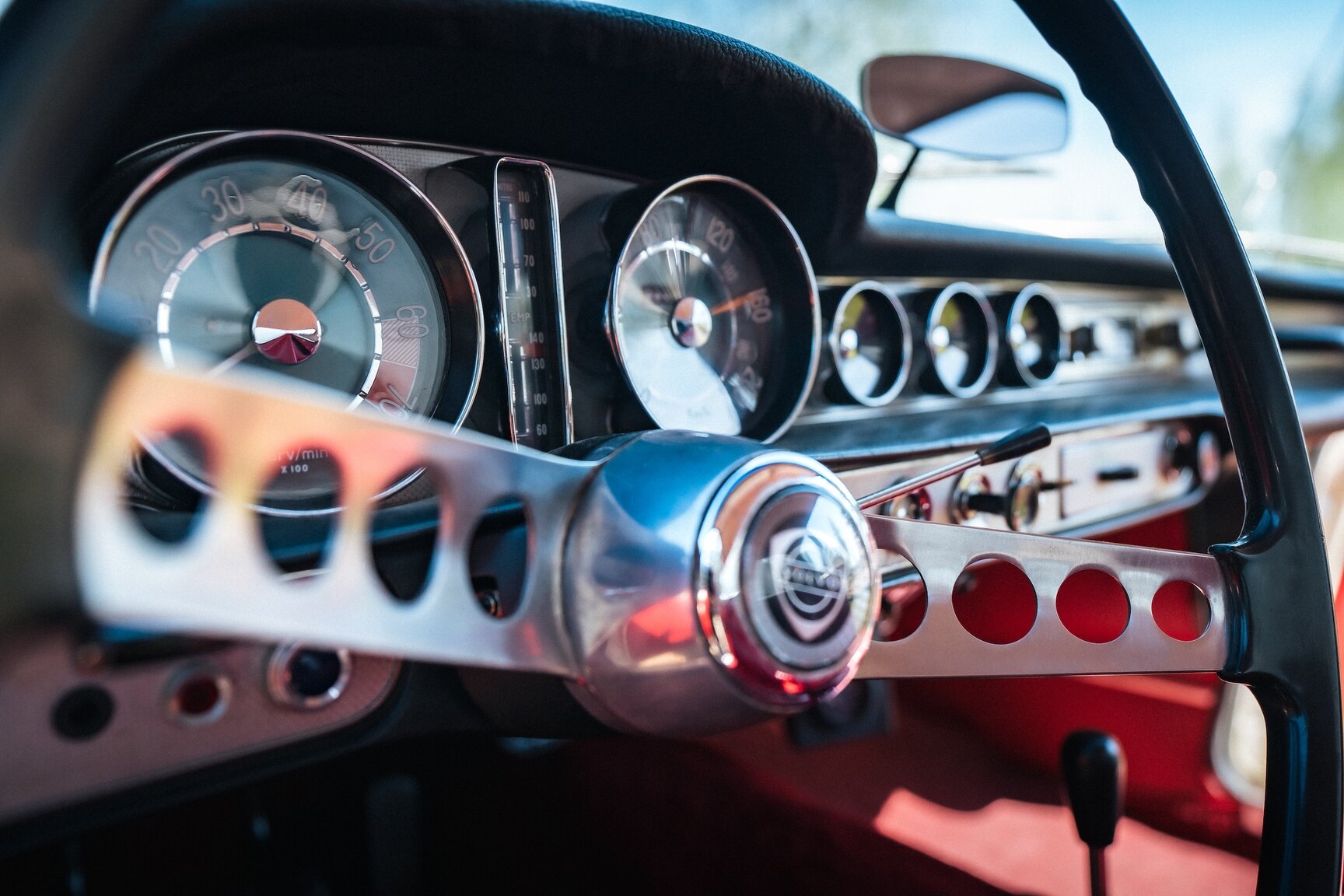 Interior image of 1963 Volvo 1800 S (18)