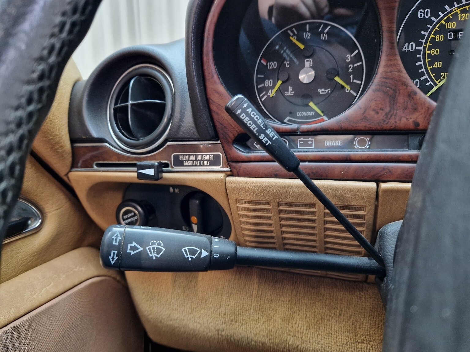 Innenraumfoto von Mercedes-Benz 560SL