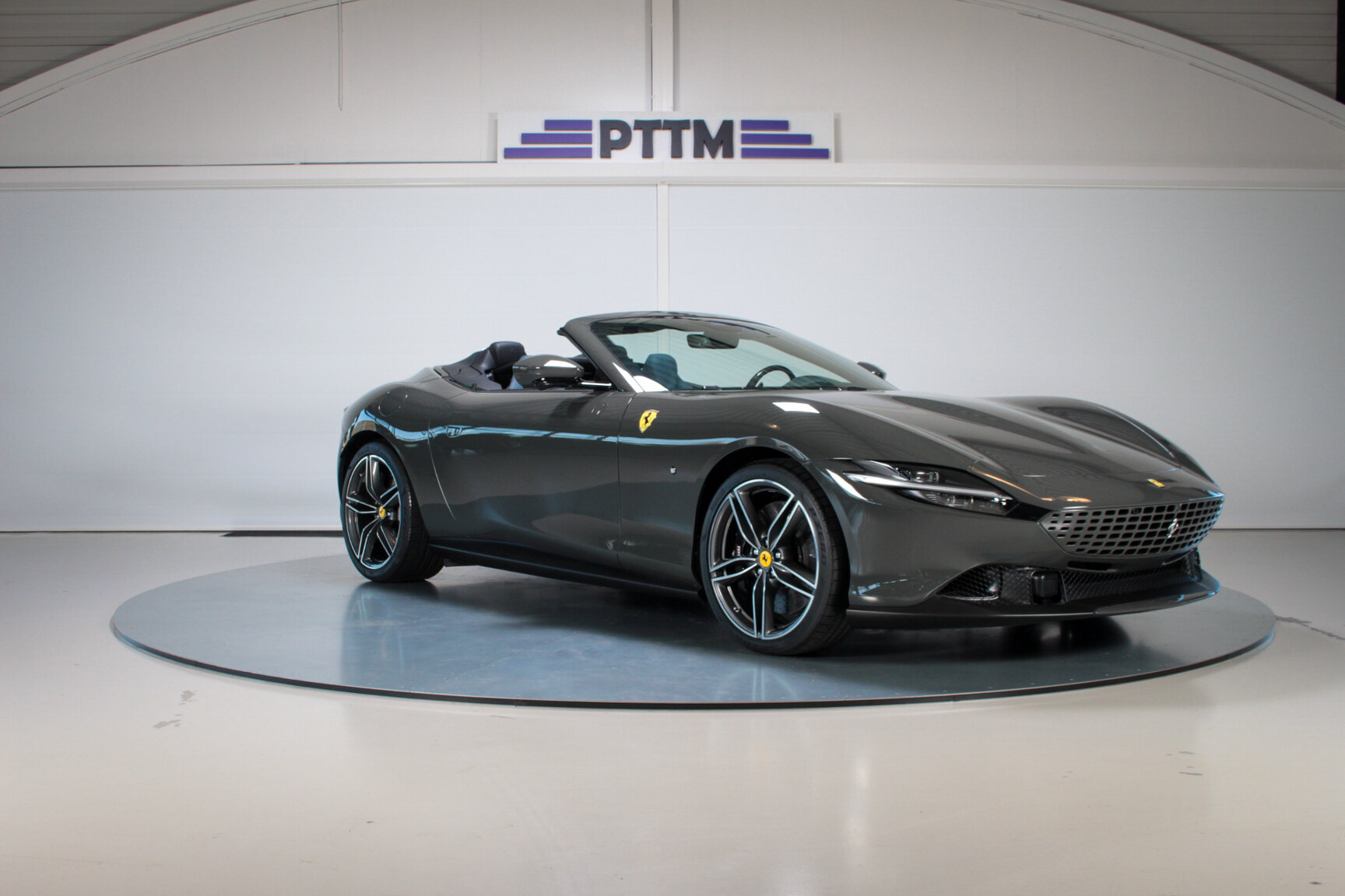 Exteriörbild på 2024 Ferrari Roma Spider