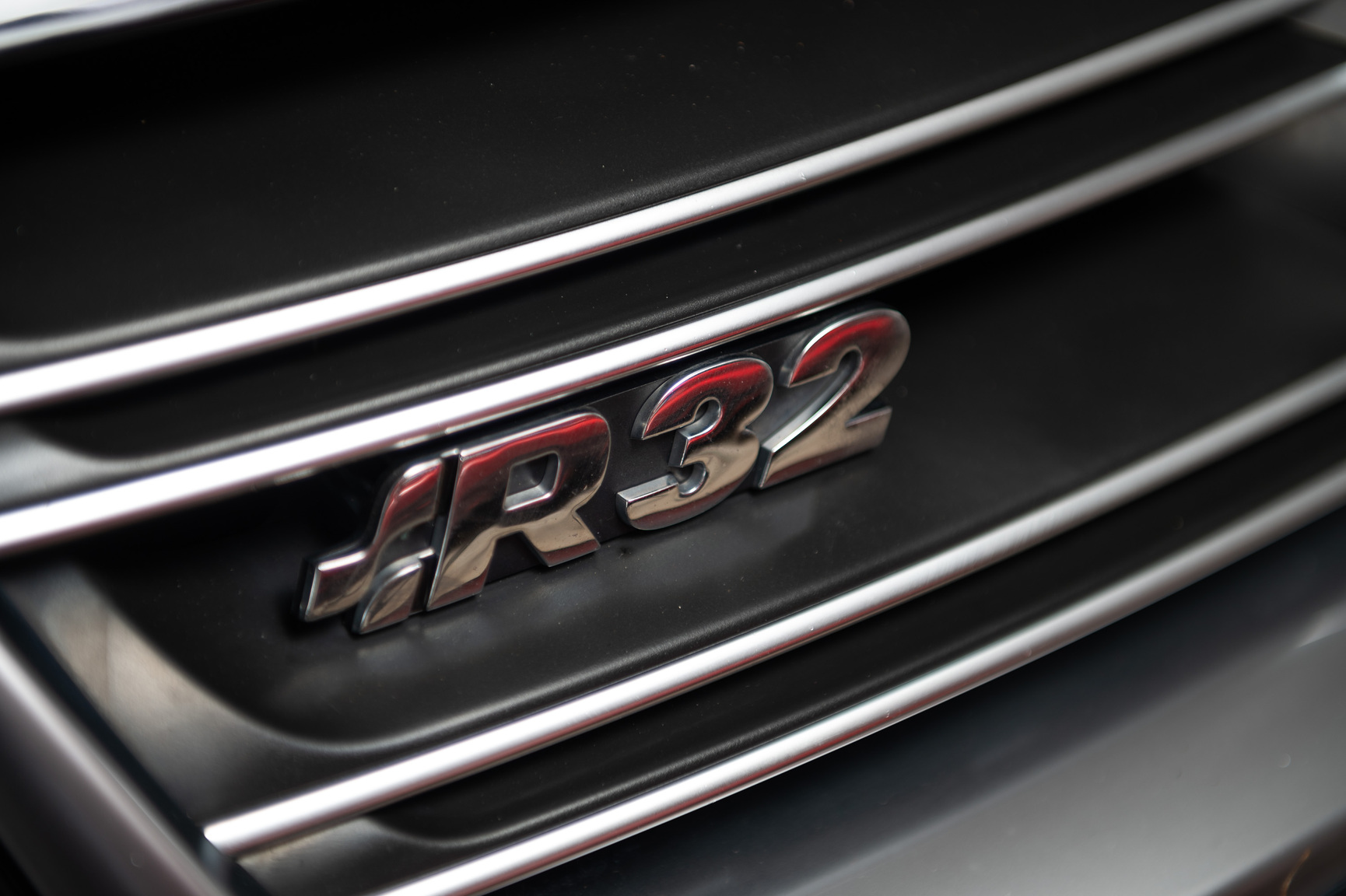 Exterior image of 2006 Volkswagen Golf R32 (40)