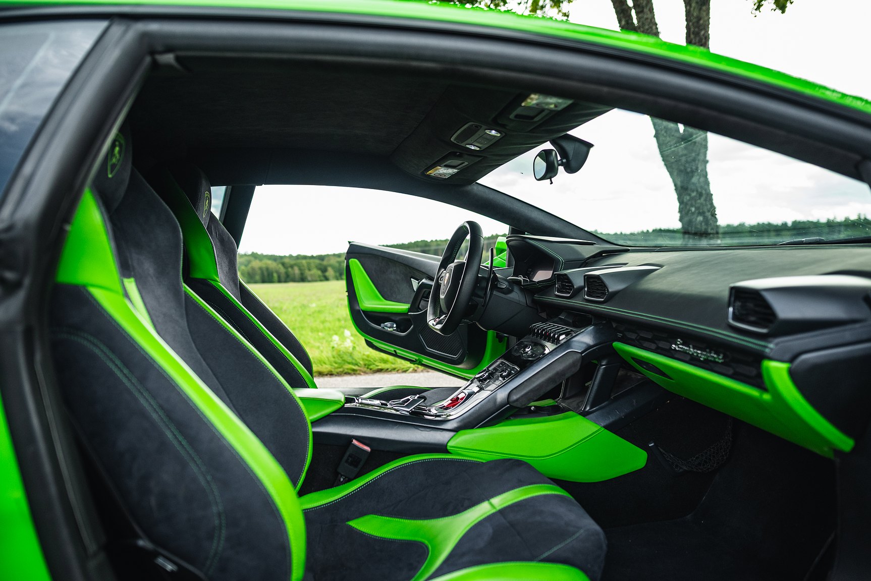 Innenraumfoto von 2016 Lamborghini Huracan LP-610-4