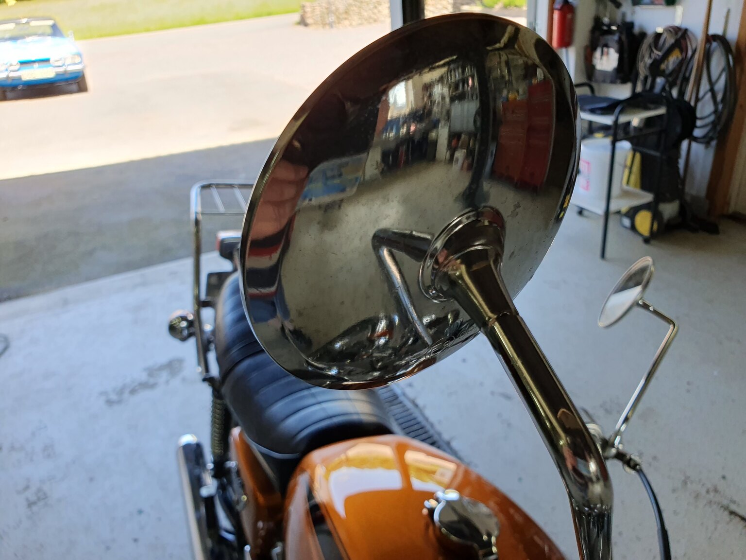 Exterior image of 1971 Honda CB 450 DOHC K3