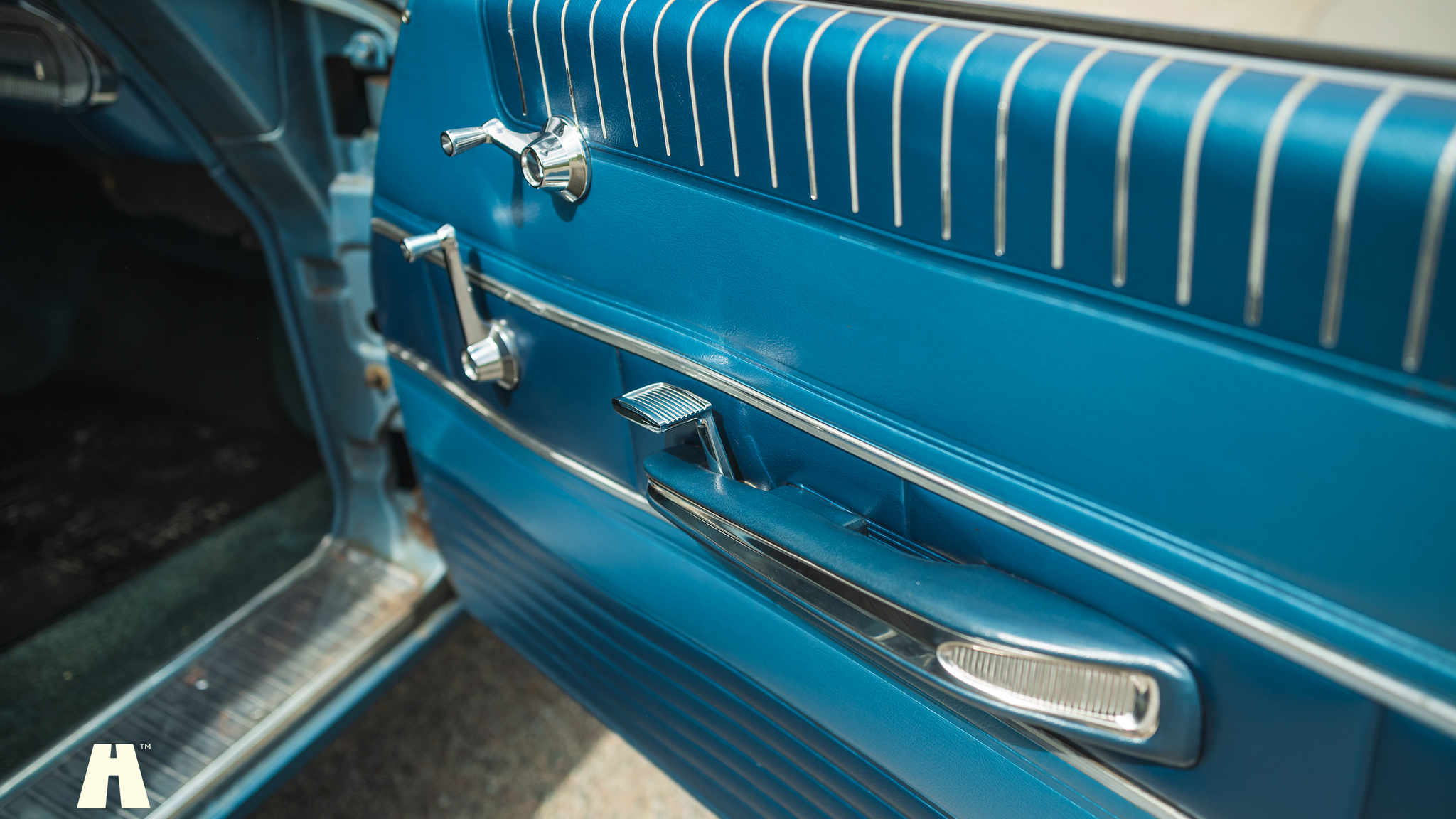 Interior image of 1963 Mercury Monterey Custom 4-door (34)