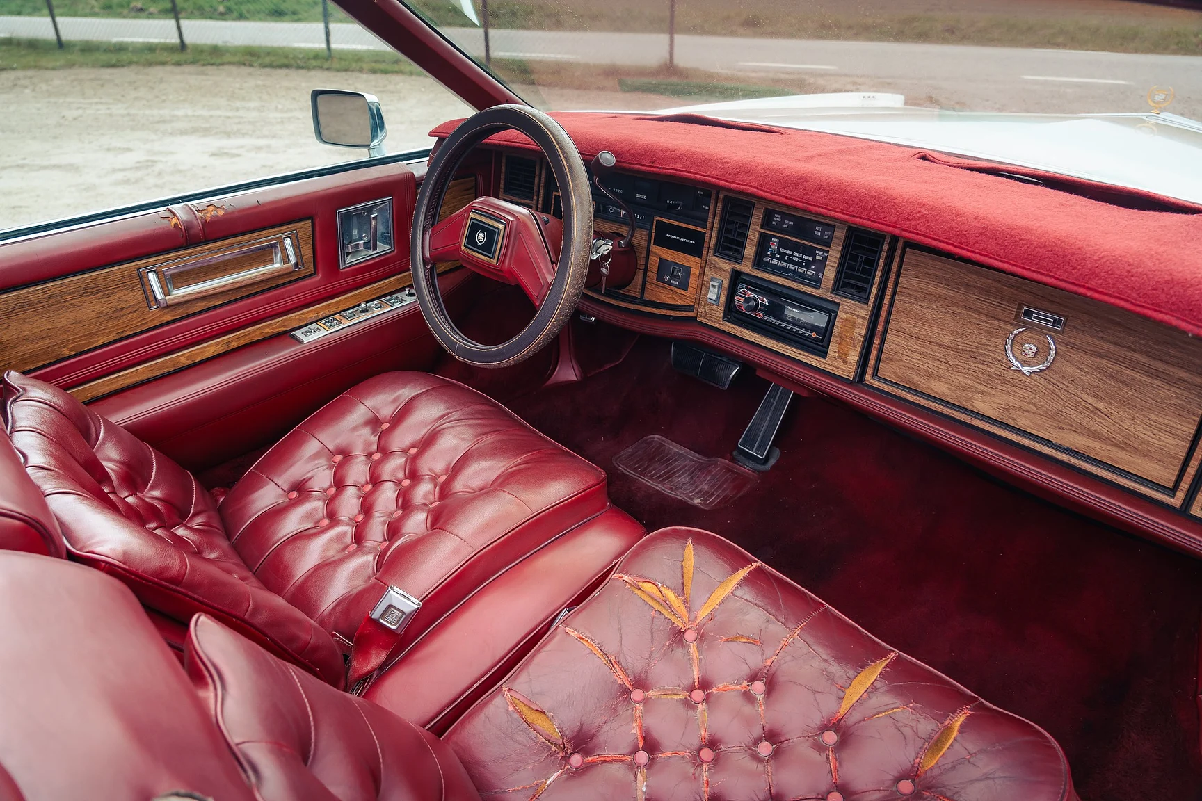 Innenraumfoto von 1984 Cadillac Eldorado Biarritz Convertible (41)