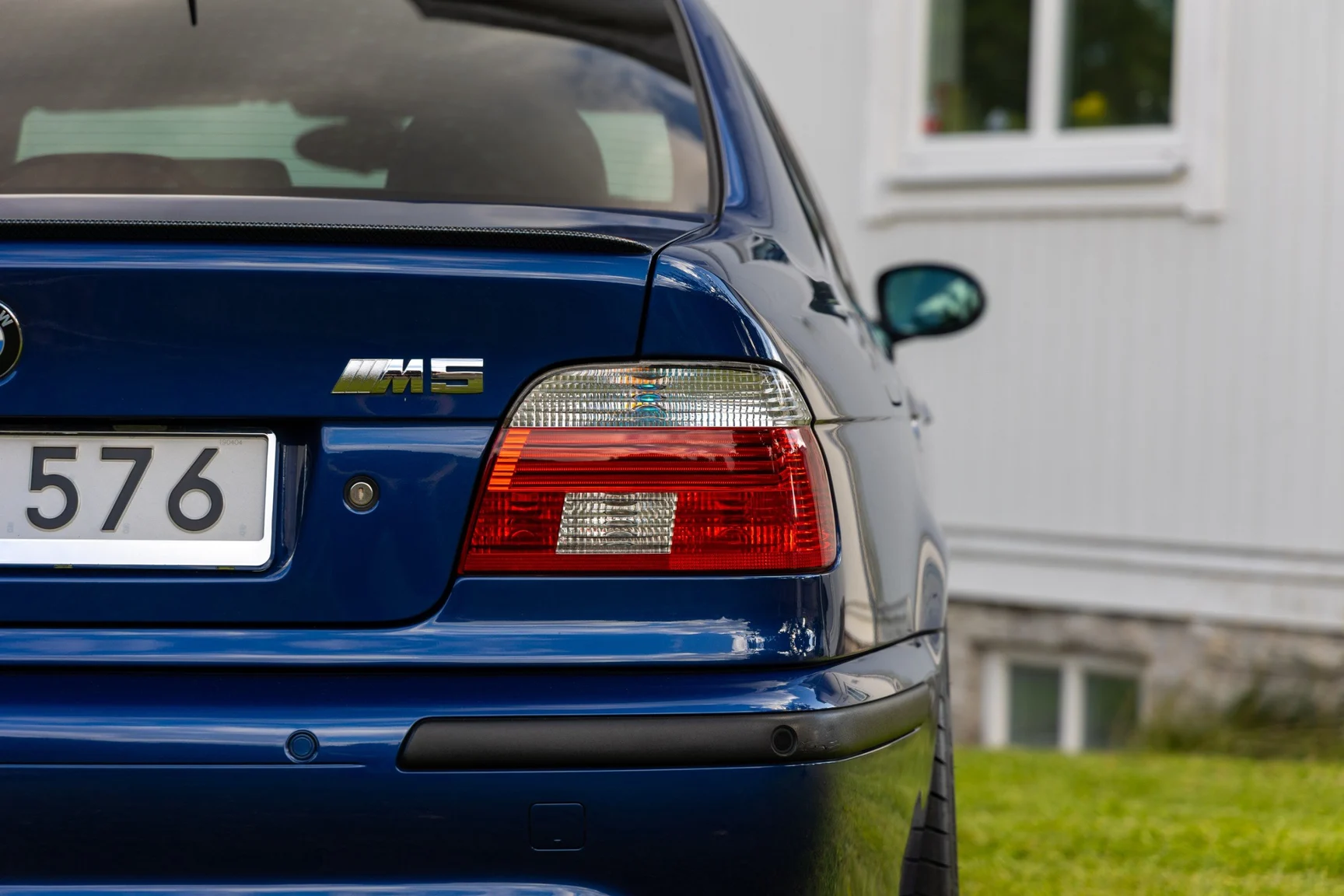 Exterior image of 2002 BMW M5 E39 (30)