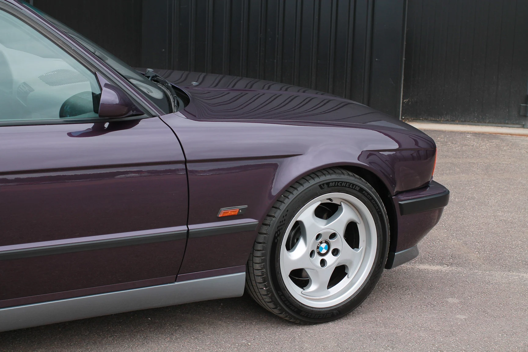 Exterior image of 1993 BMW M5 Touring 3.8 Manual (6)