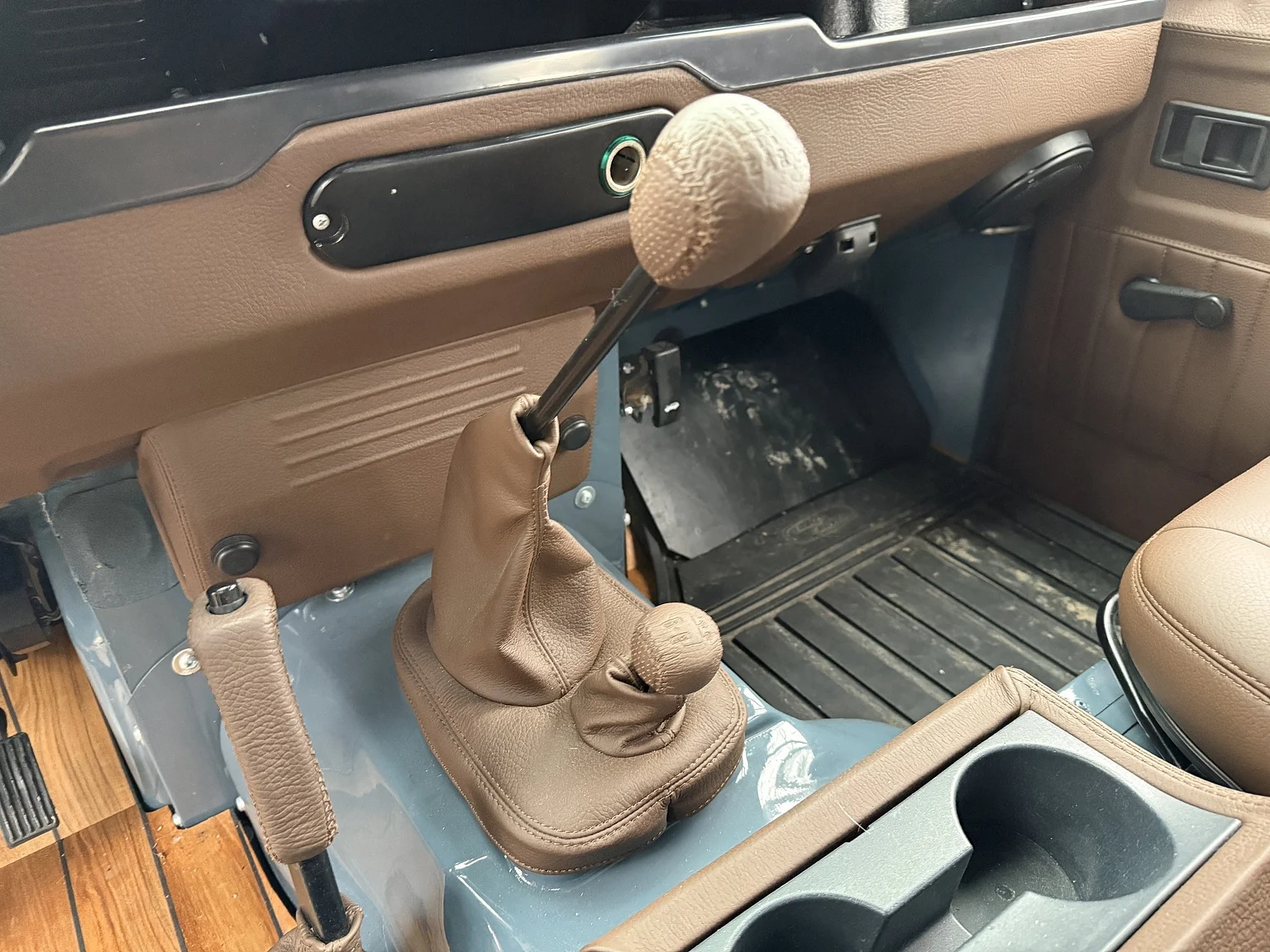 Innenraumfoto von 2000 Land Rover Defender 110 C (11)