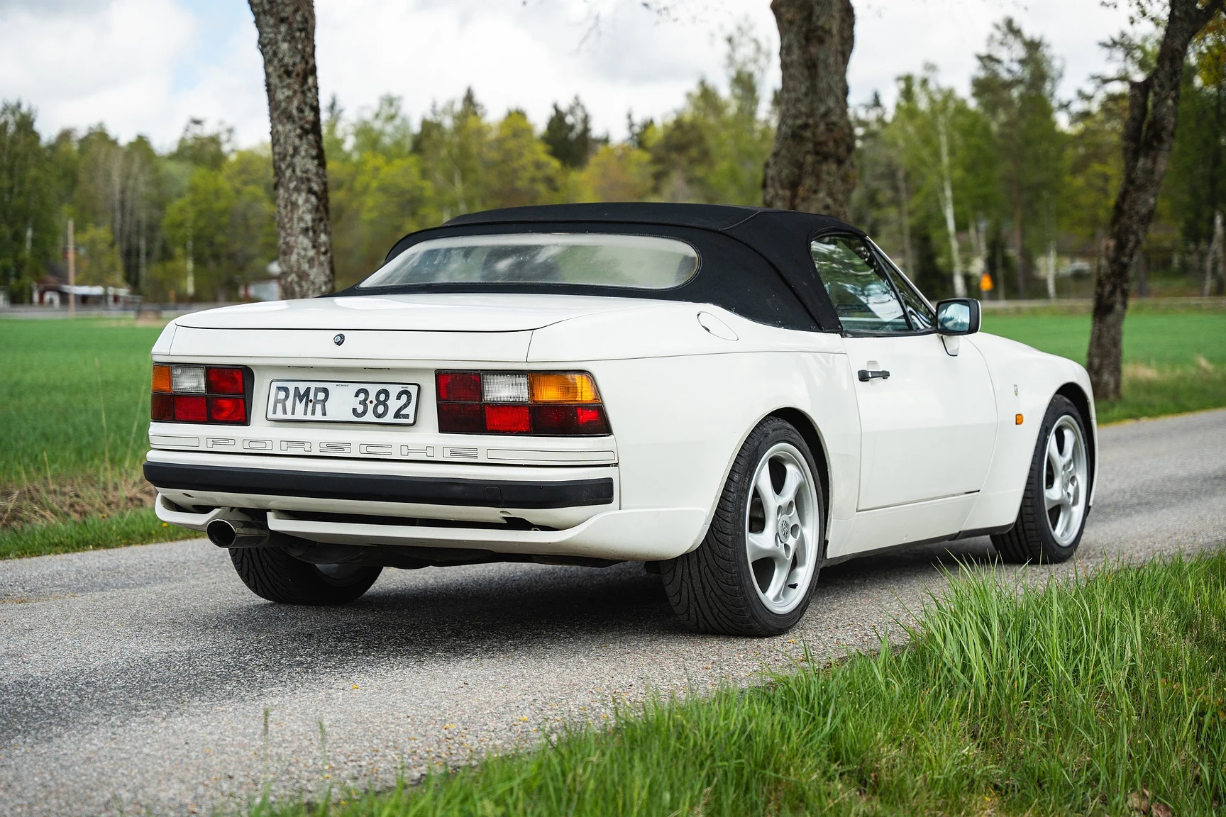 Exterior image of 1990 Porsche 944 S2 Cabriolet  (13)