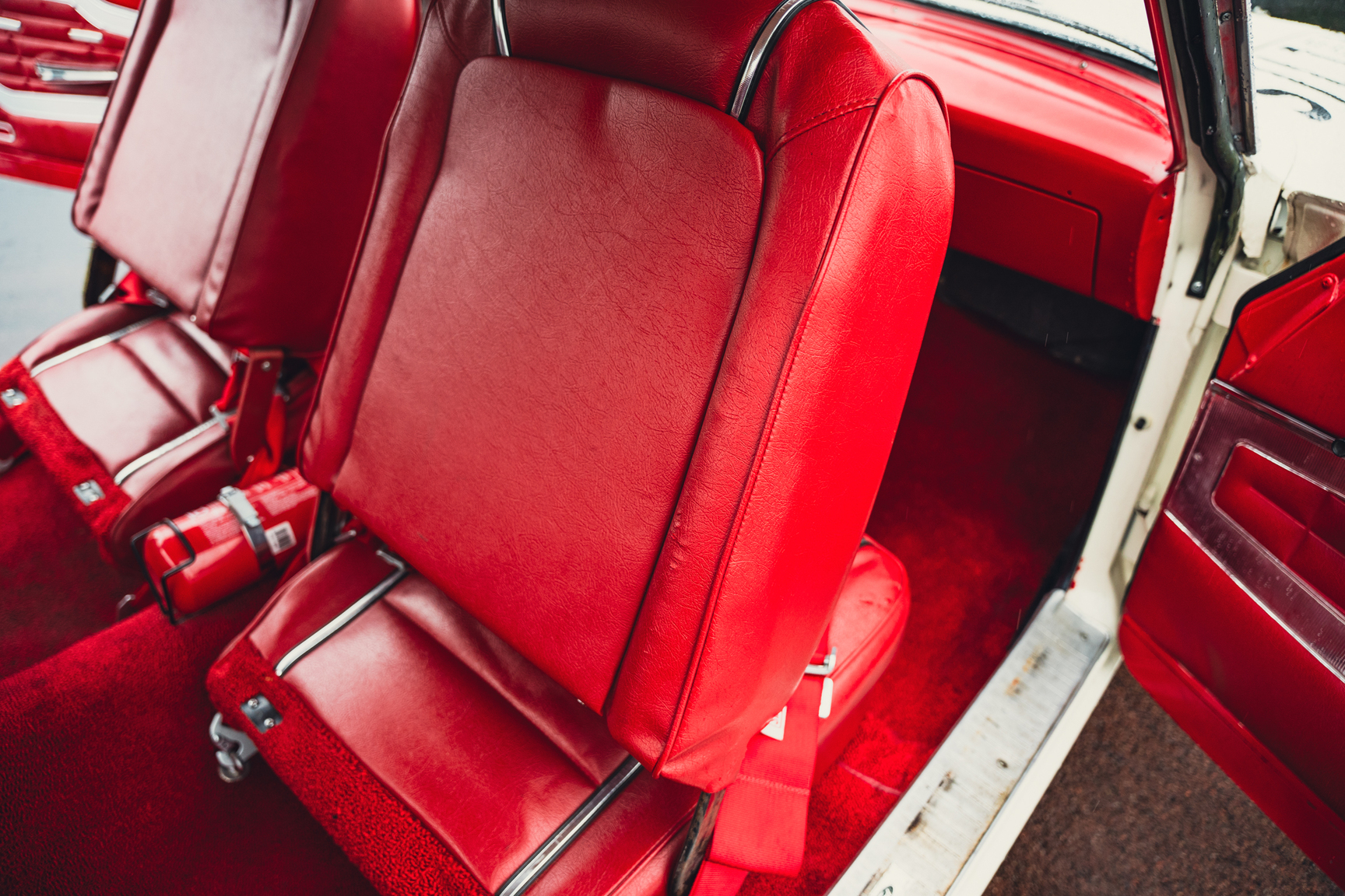 Innenraumfoto von 1964 Ford Fairlane 500 Sport Coupé (47)