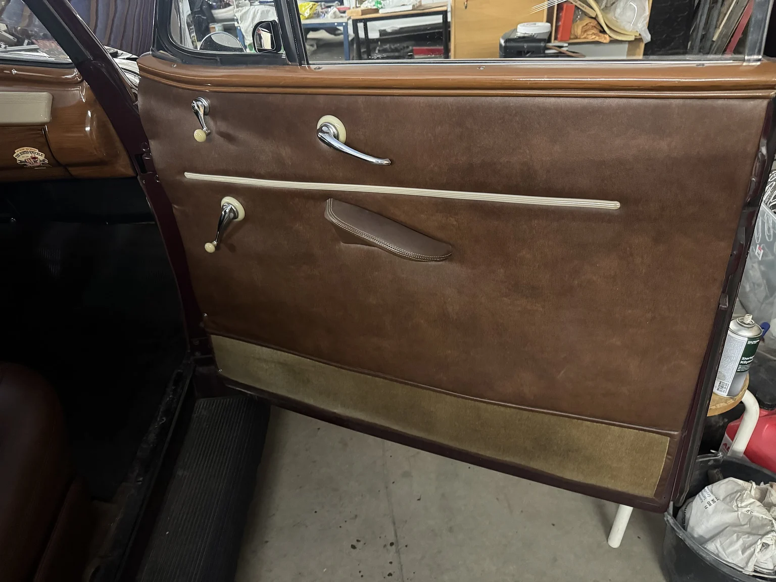 Interiörbild 1941 Ford Super De Luxe Cabriolet (3)