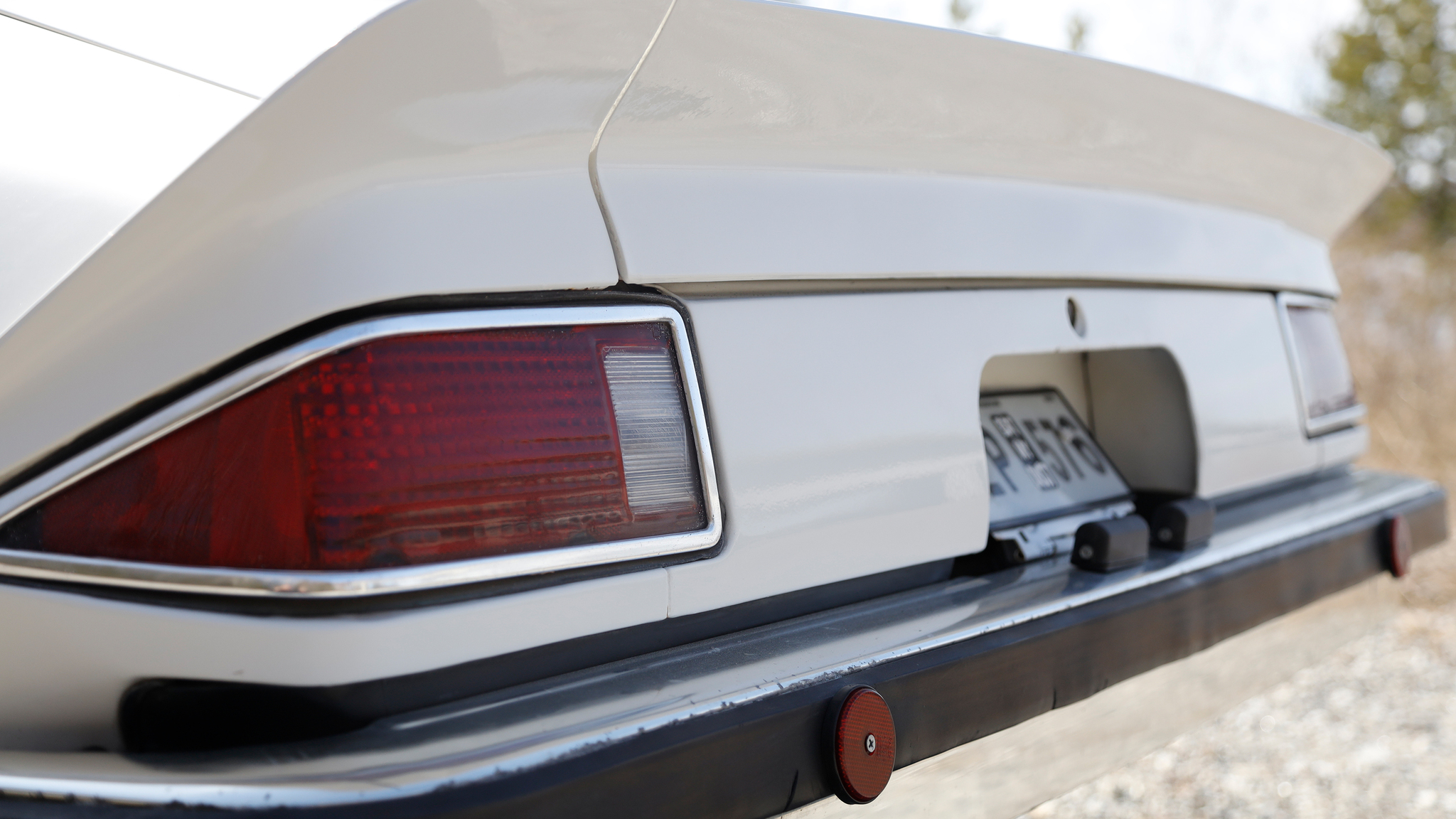 Exteriörbild på 1975 Chevrolet Camaro 307 (23)