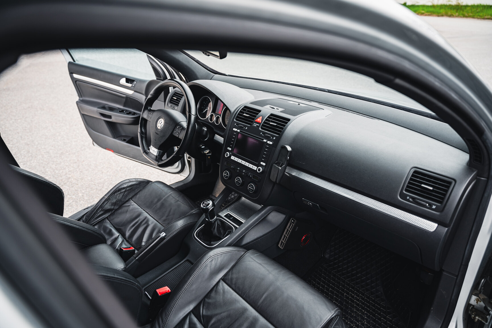 Innenraumfoto von 2007 Volkswagen Golf R32 (7)