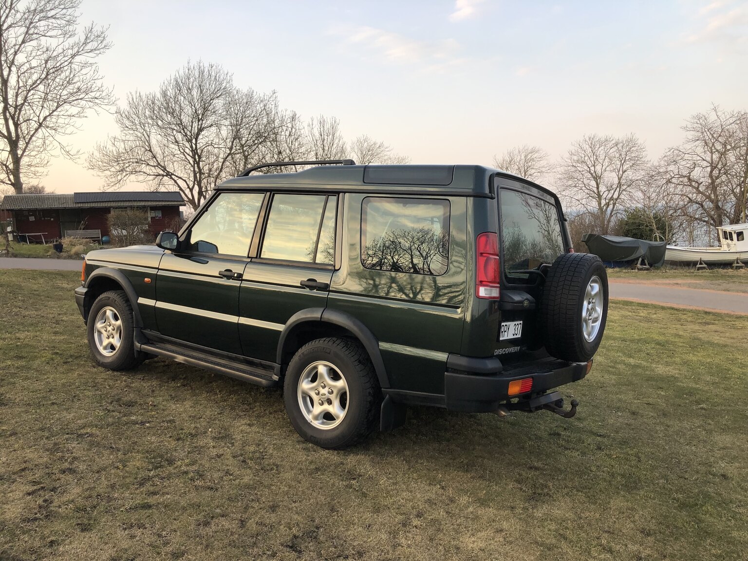 Exterior image of 1999 Land Rover Discovery 4.0 V8