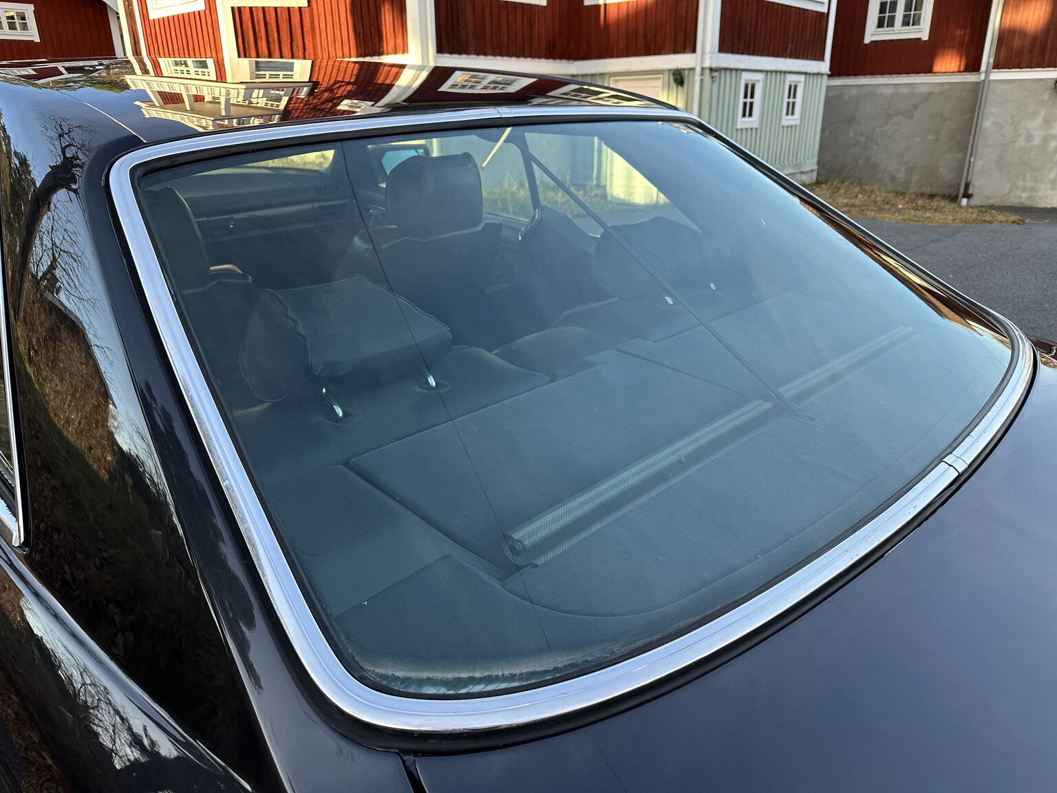 Exteriörbild på 1988 Mercedes 560 SEC