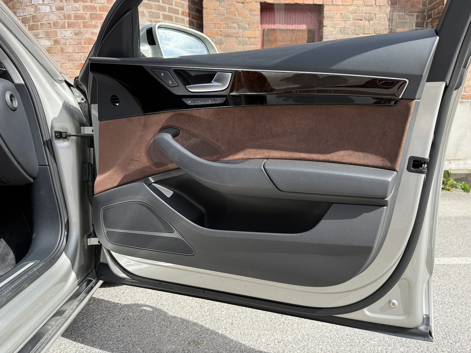 Innenraumfoto von 2014 Audi A8 4.0 TFSI (99)