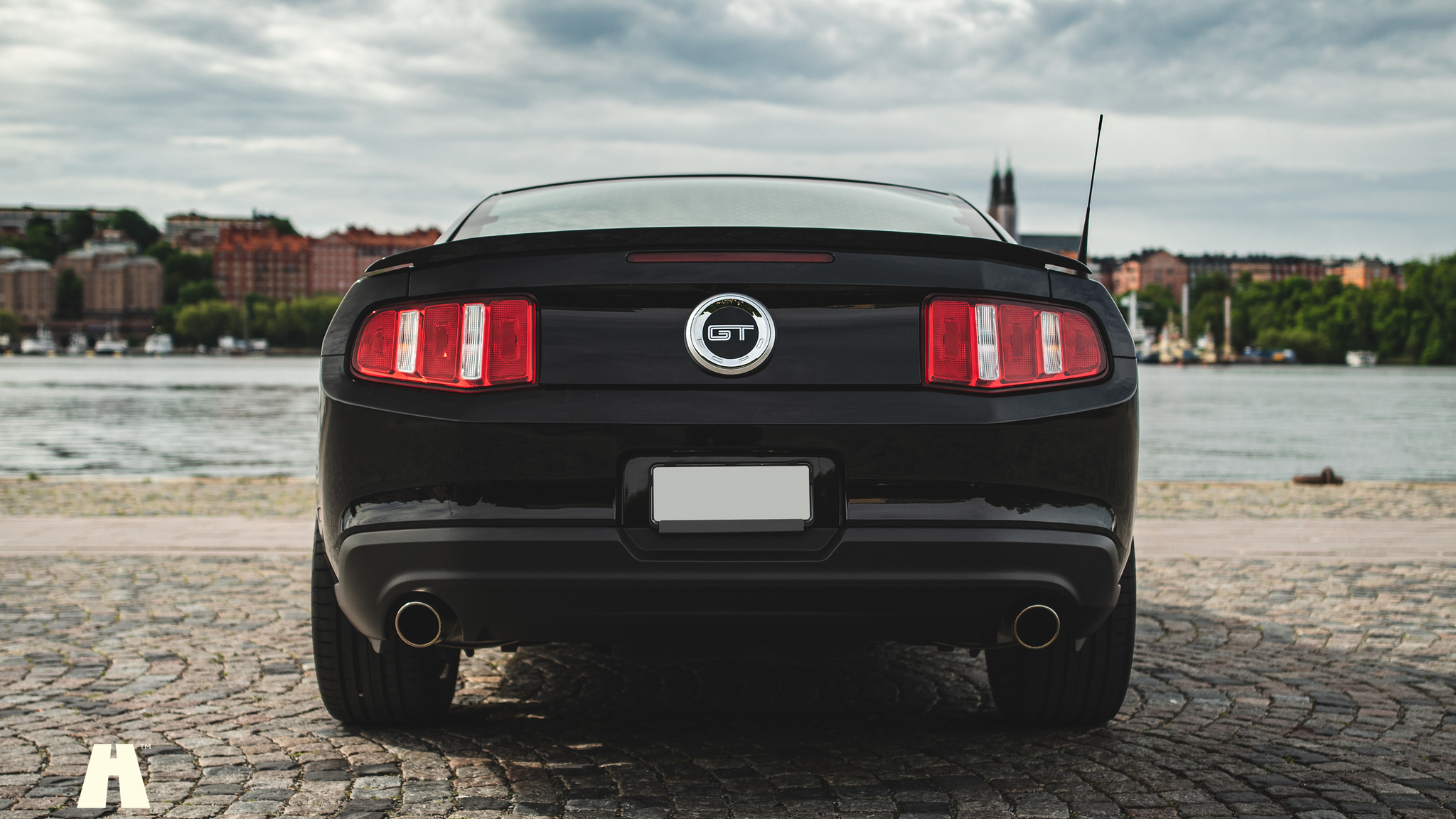 Exterior image of 2010 Ford Mustang GT 