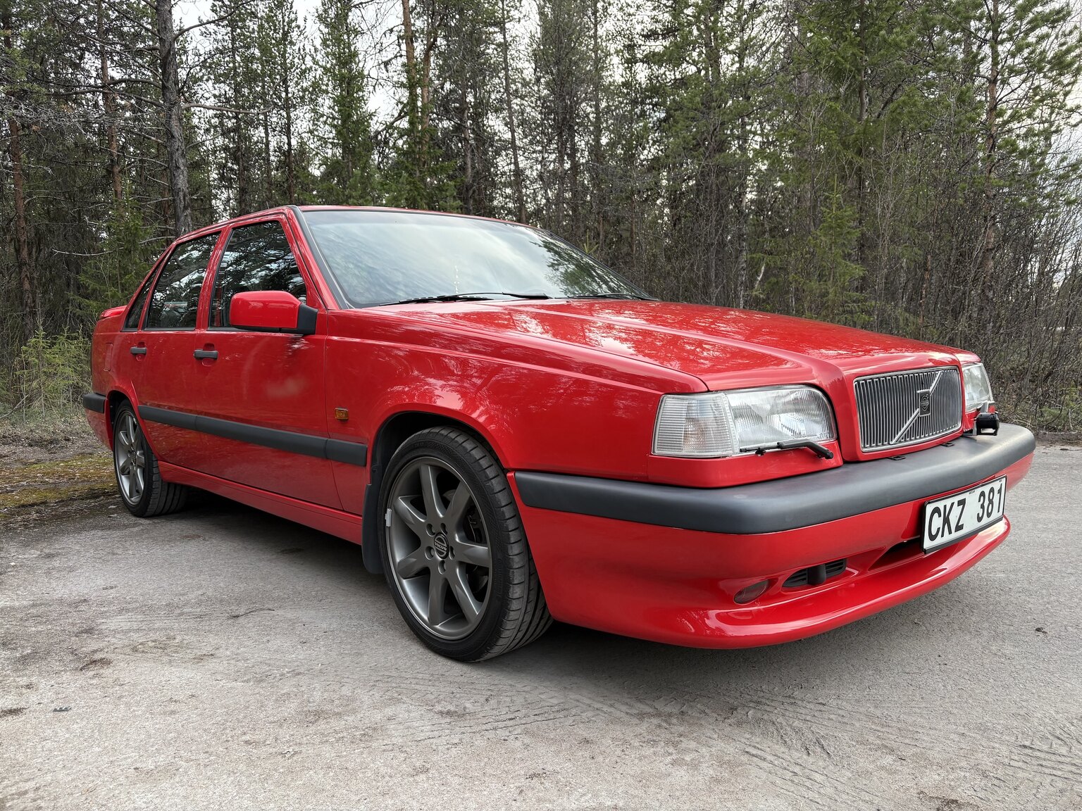 Exterior image of 1996 Volvo 850 R