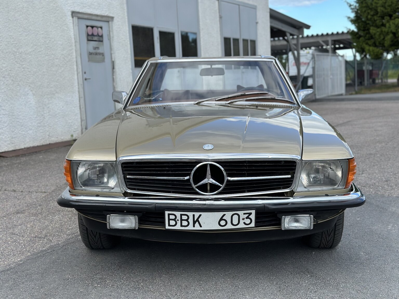 Exterior image of 1974 Mercedes benz 450 SL (11)