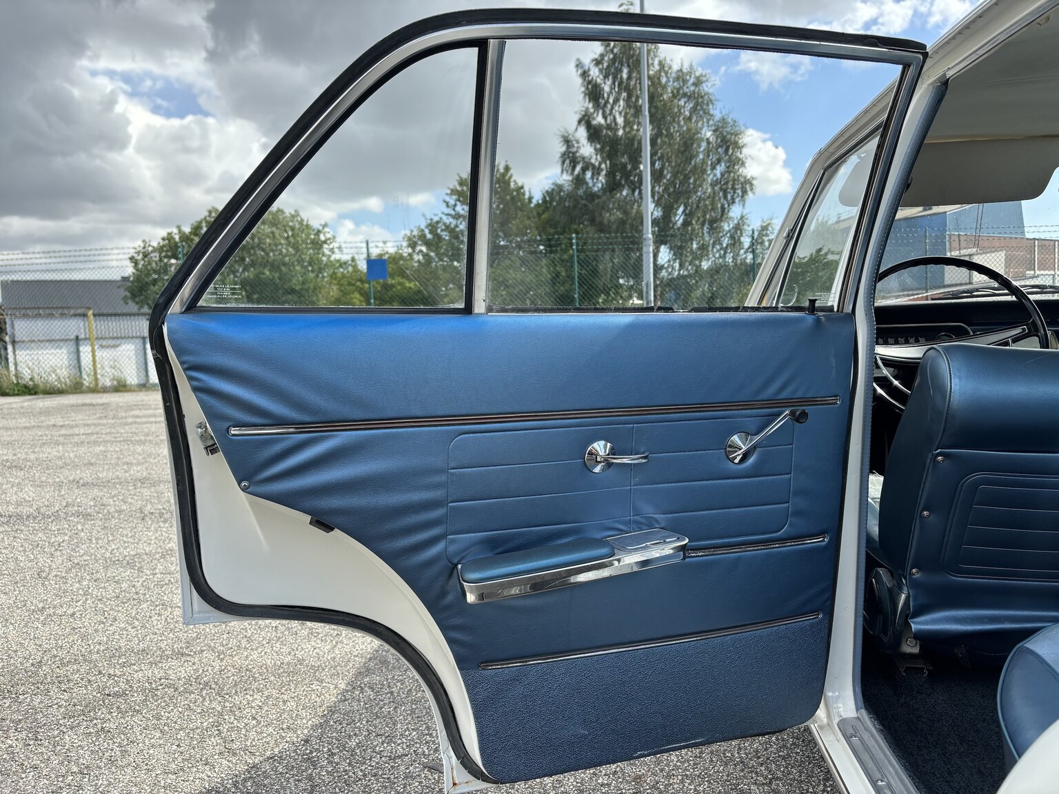 Interior image of 1965 Opel Record Deluxe