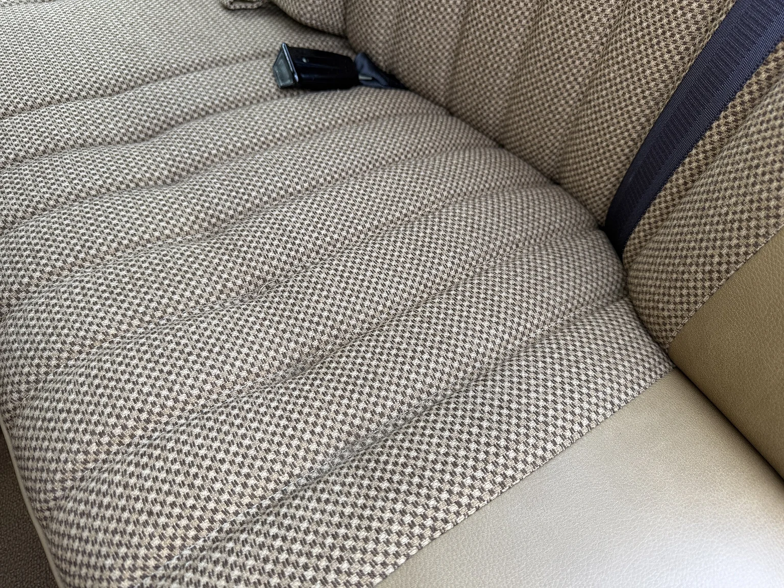 Innenraumfoto von 1974 Mercedes-Benz 230 Automatic (54)