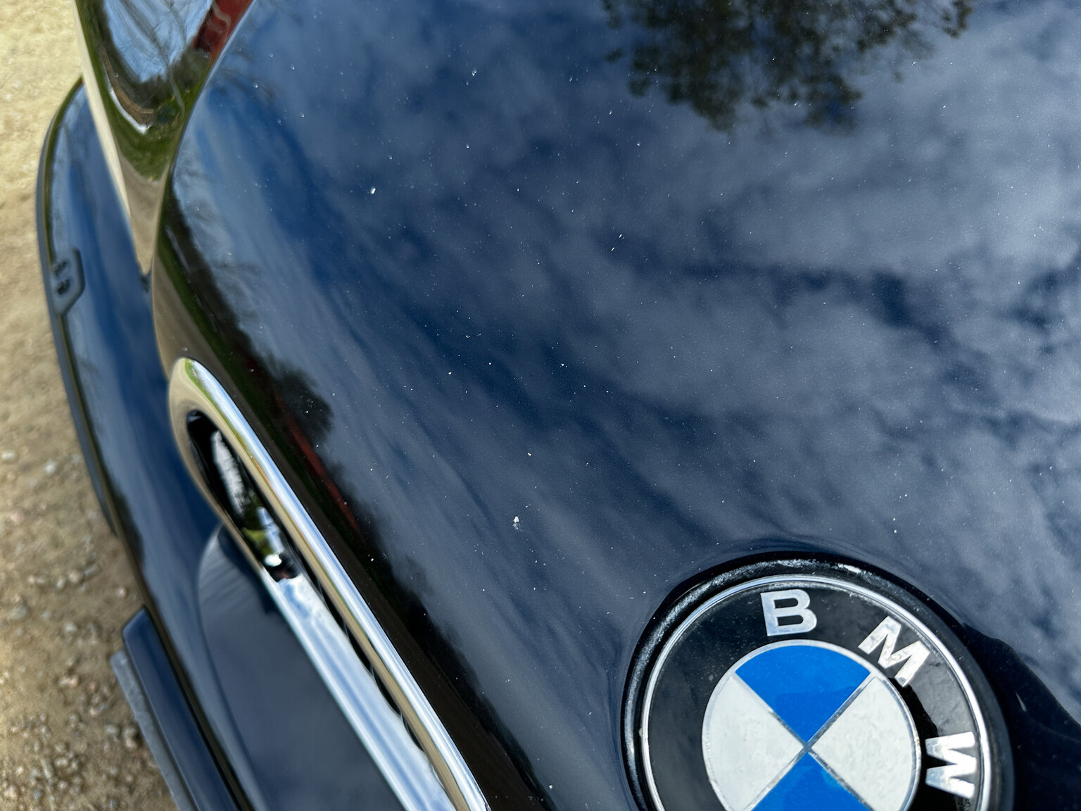 Exterior image of 2000 BMW M5 E39