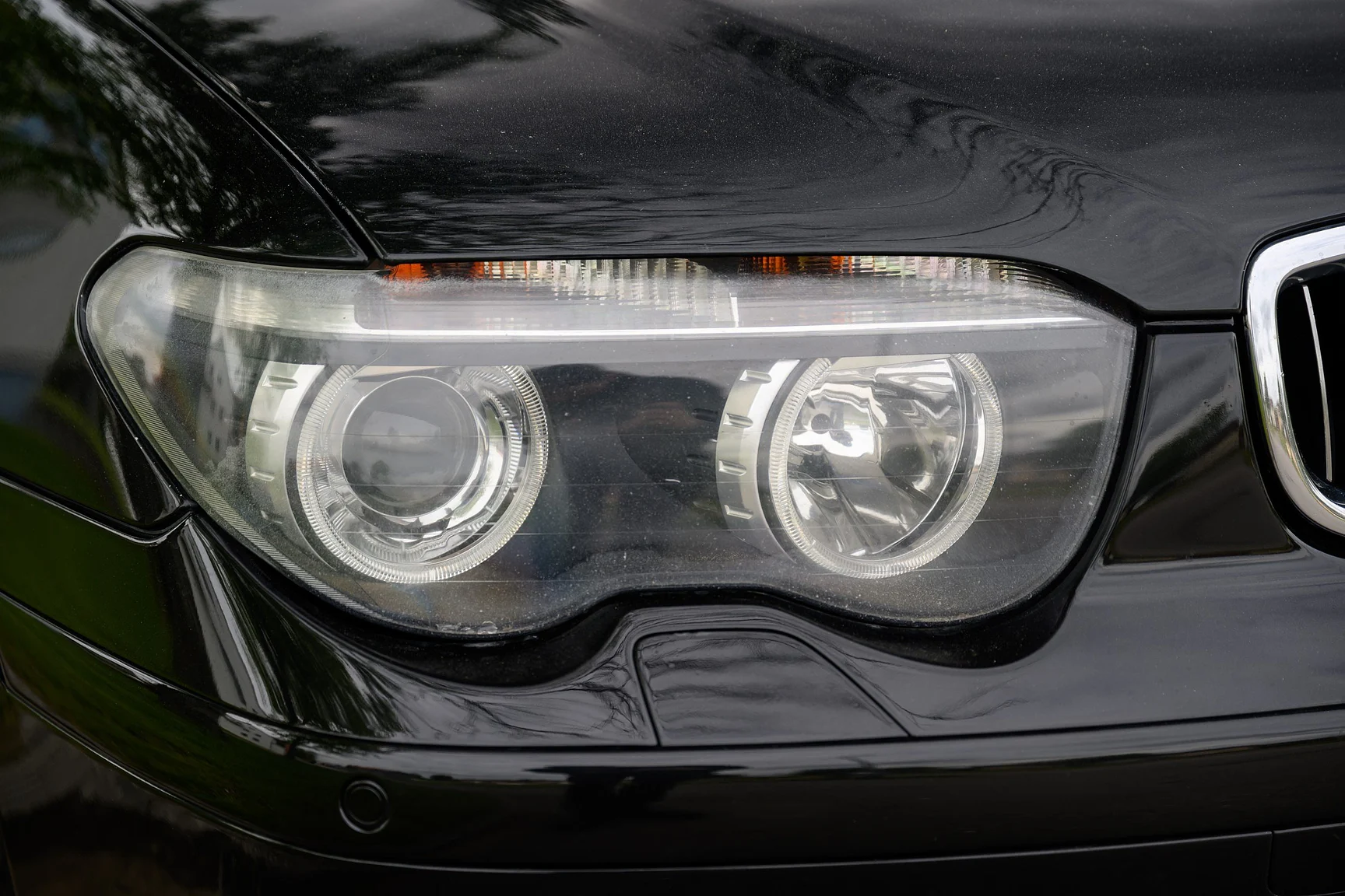 Exterior image of 2001 BMW 745i (31)