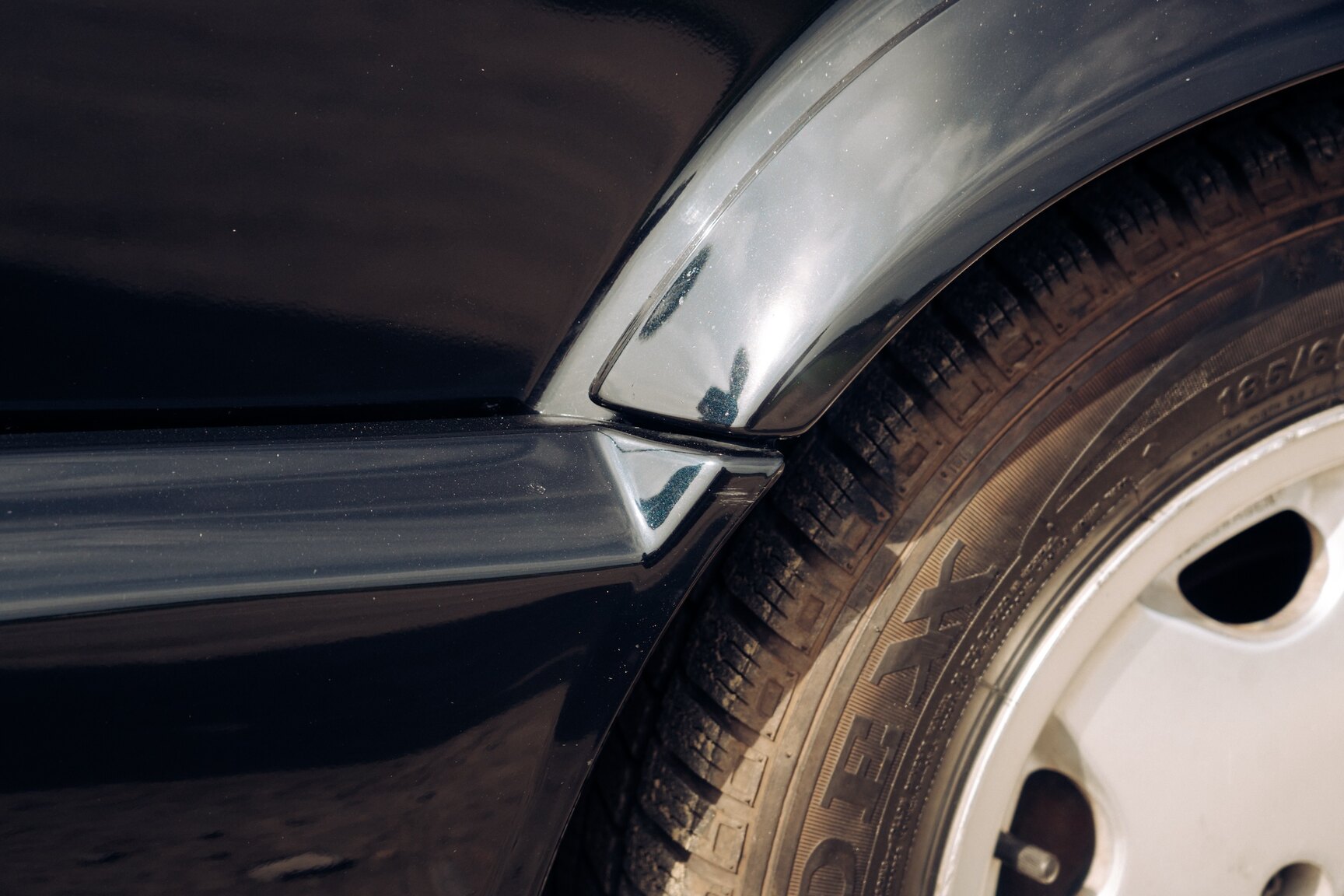 Exterior image of 1991 VW Golf Cabriolet "Etienne Aigner Edition"