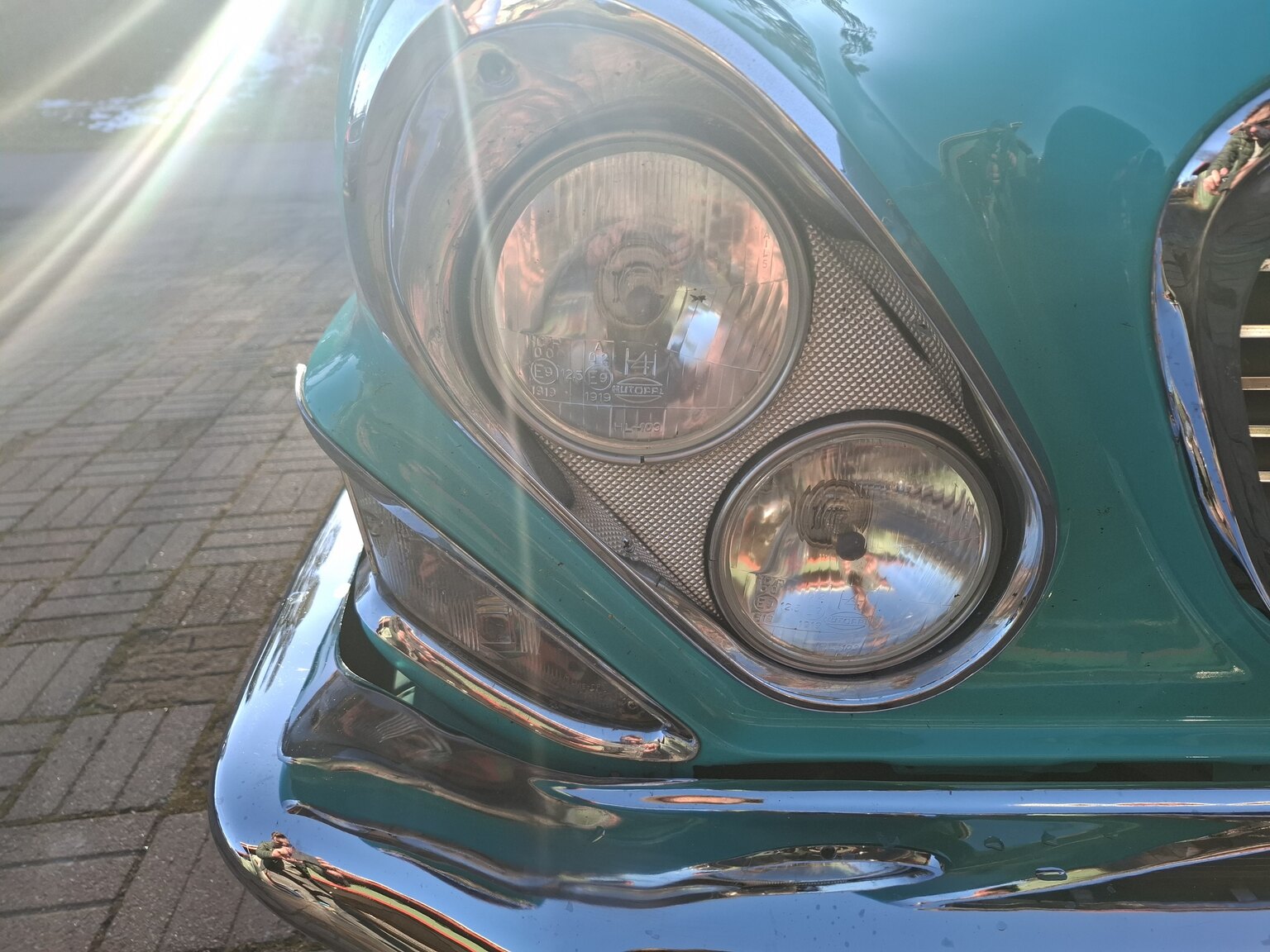 Exterior image of 1961 Chrysler Newport Cabriolet
