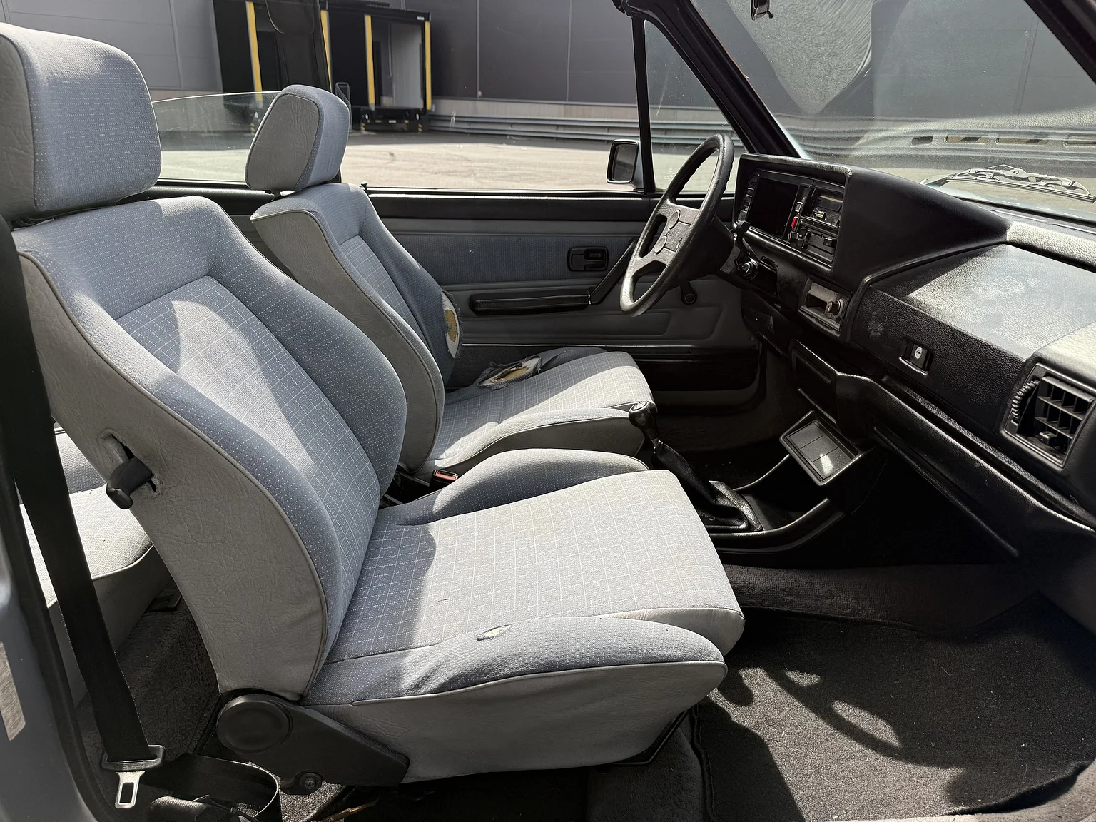 Innenraumfoto von 1987 VW Golf Cabriolet (25)