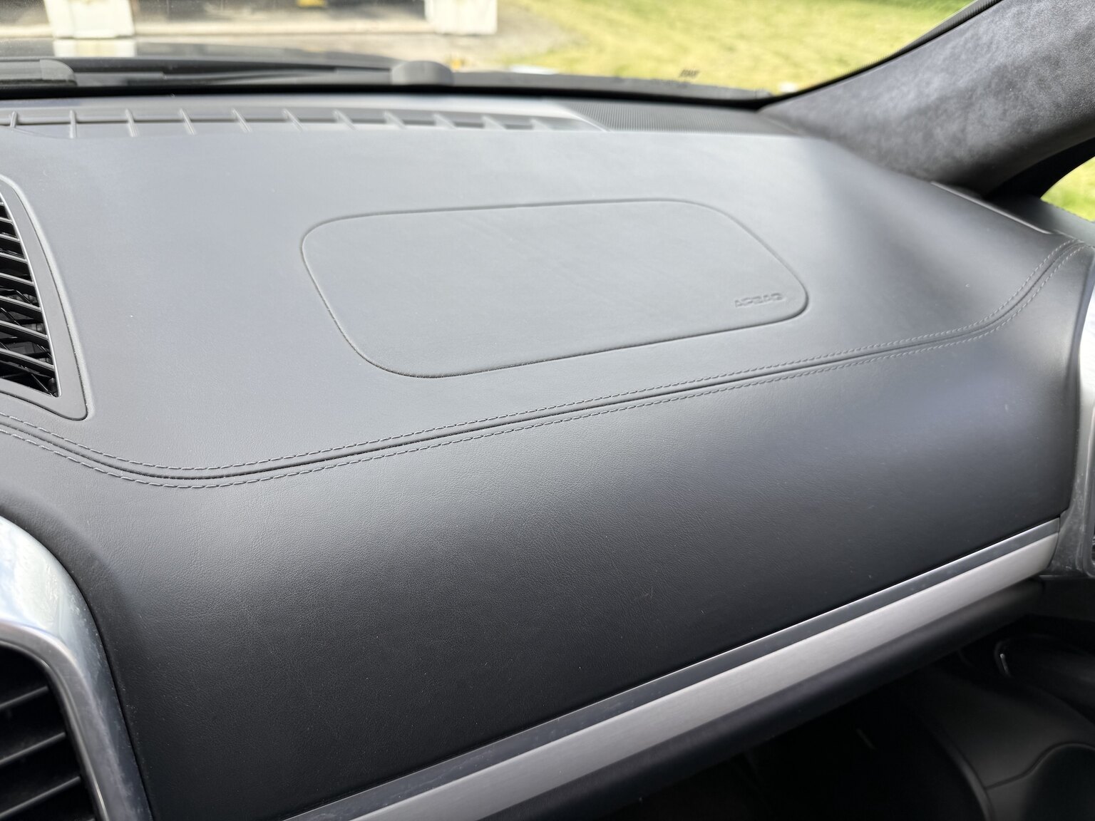Interior image of 2013 Porsche Cayenne GTS