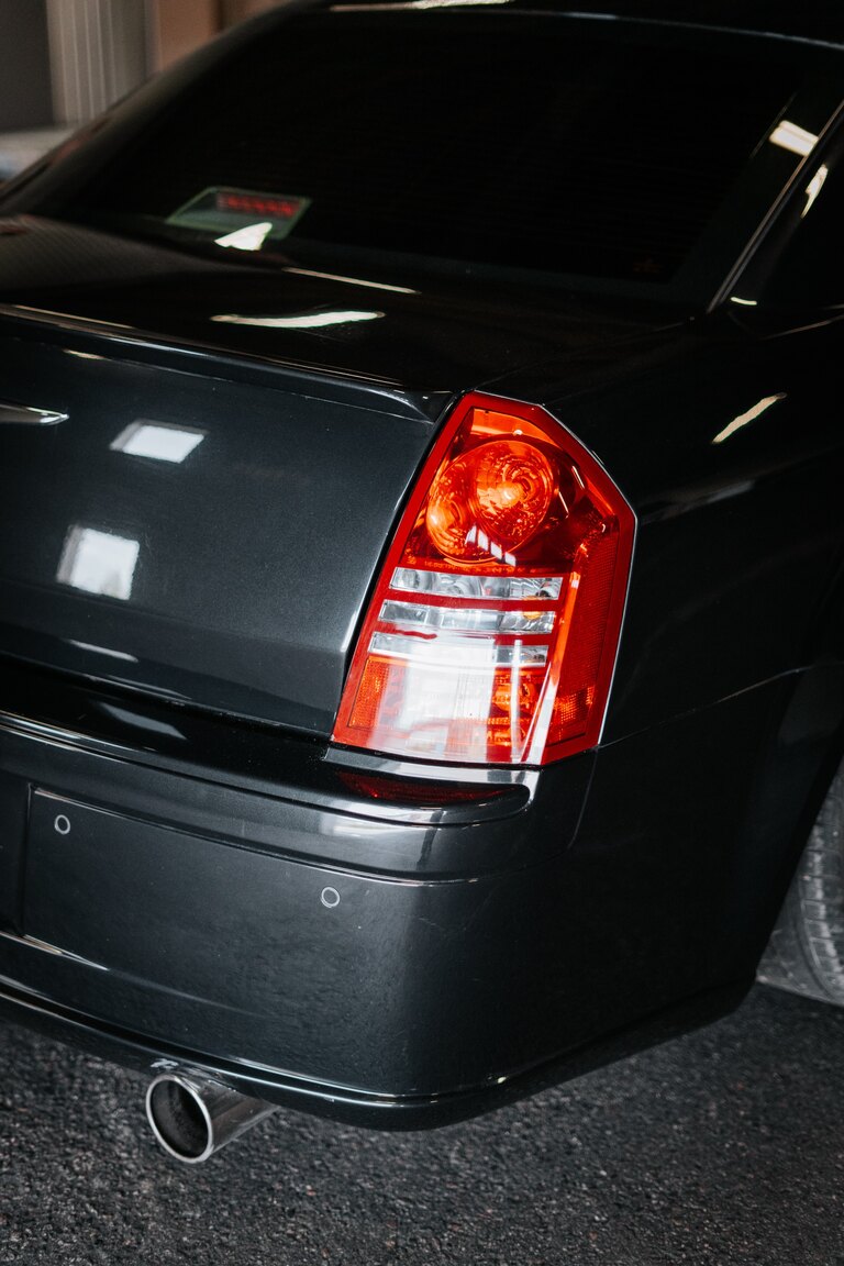 Exteriörbild på 2006 Chrysler 300C SRT-8 (17)