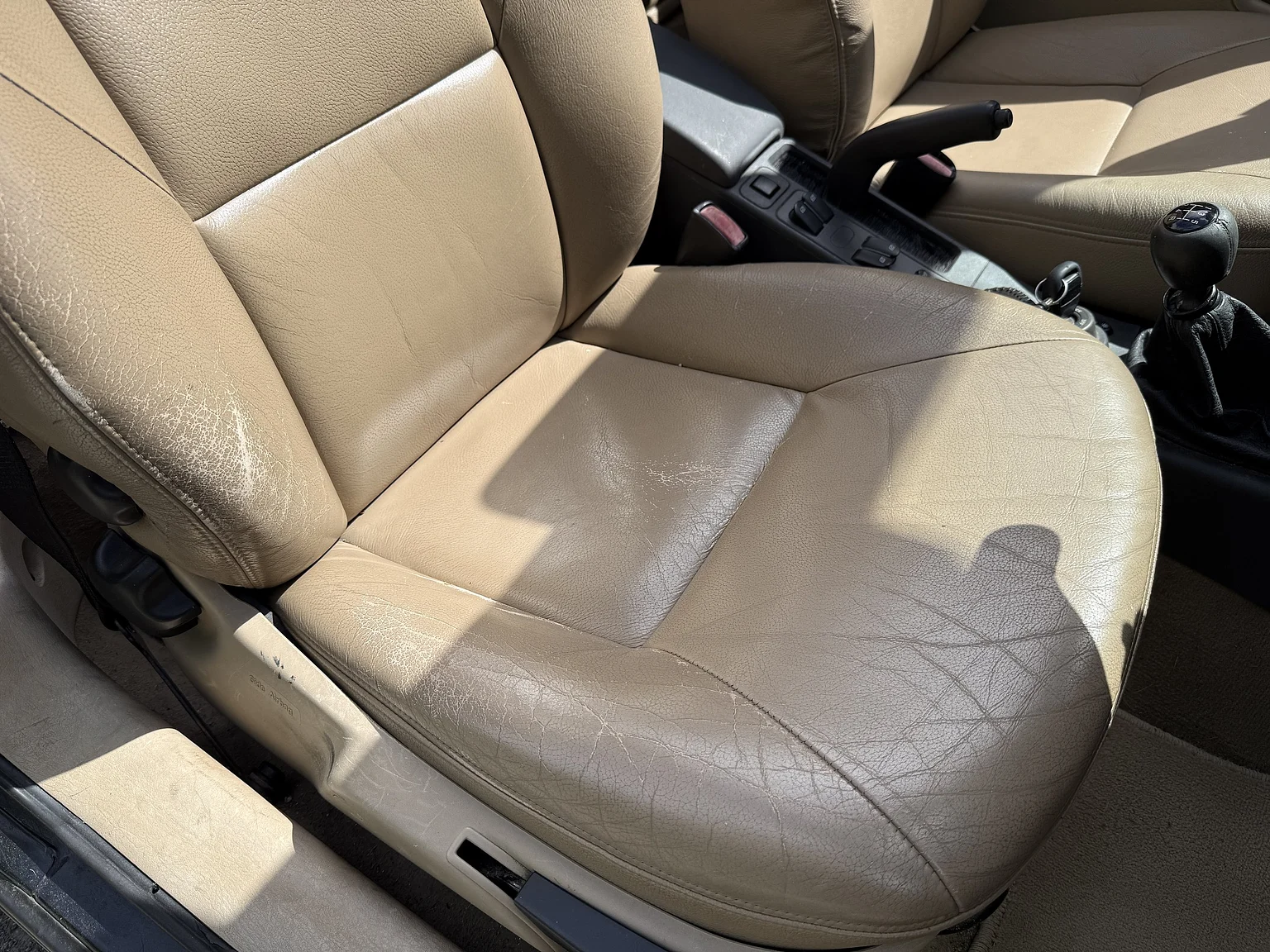 Interior image of 2002 Saab 9-3 2.0T SE Convertible – NO RESERVE (44)