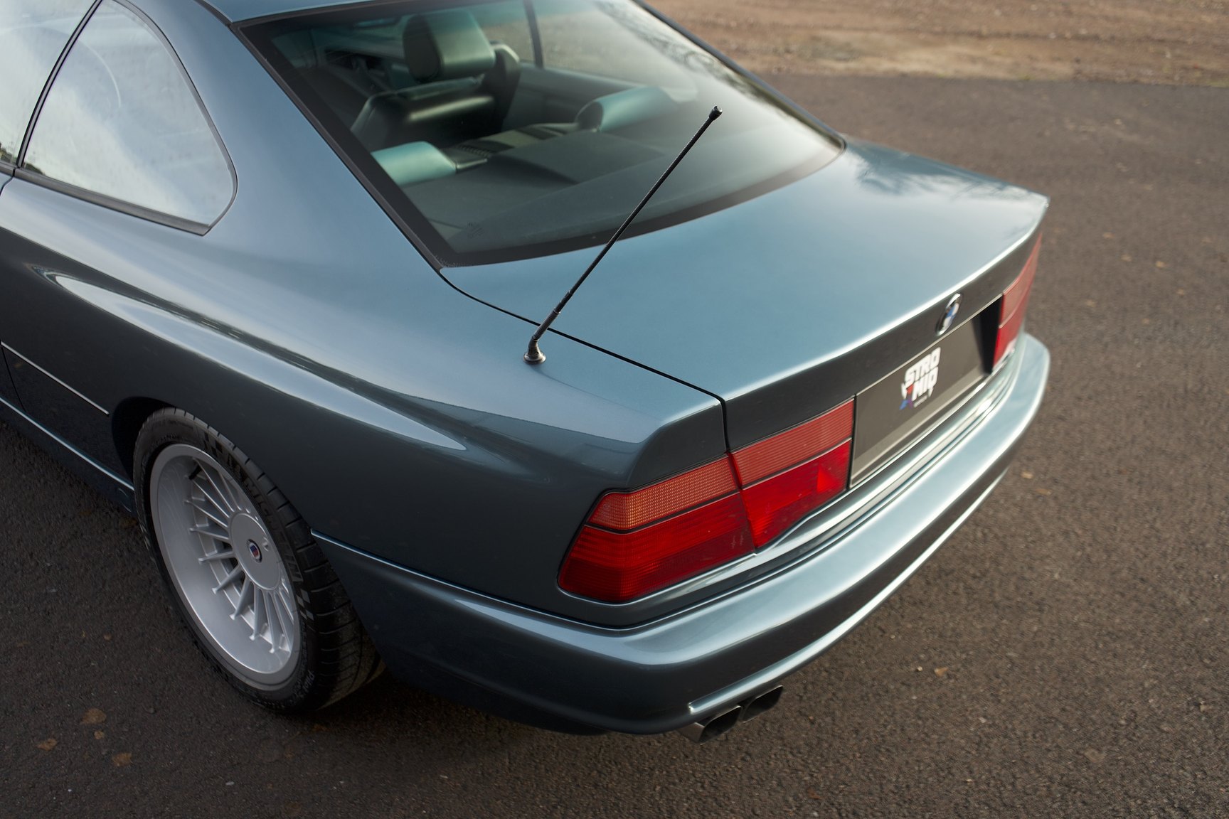 Exteriörbild på 1992 BMW 850i 6-speed manual - NO RESERVE