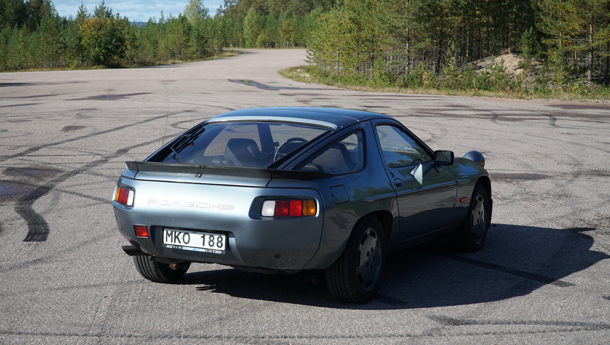 Exterior image of 1983 Porsche 928S (10)