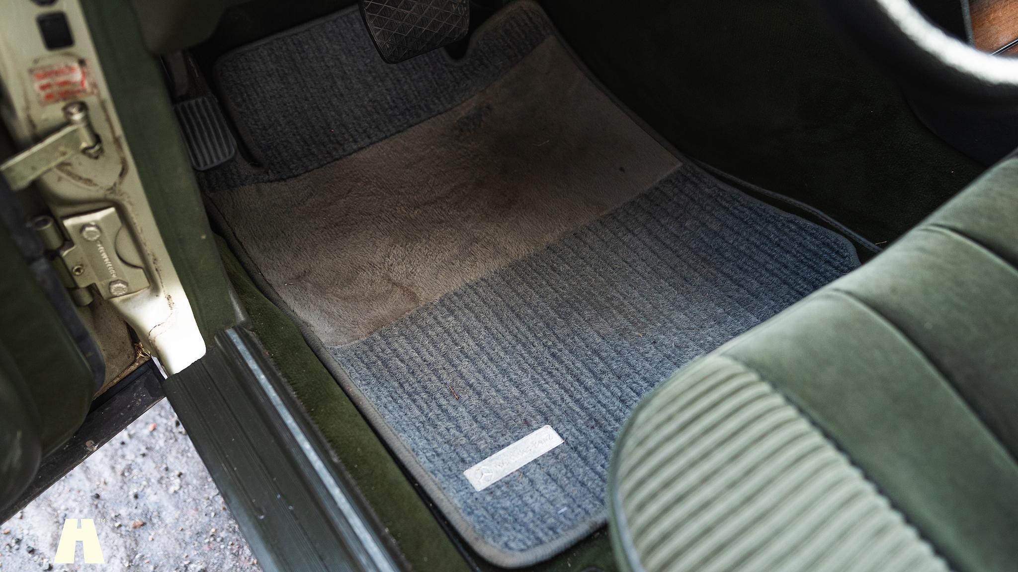 Innenraumfoto von 1985 Mercedes-Benz 200 Series 3  (33)