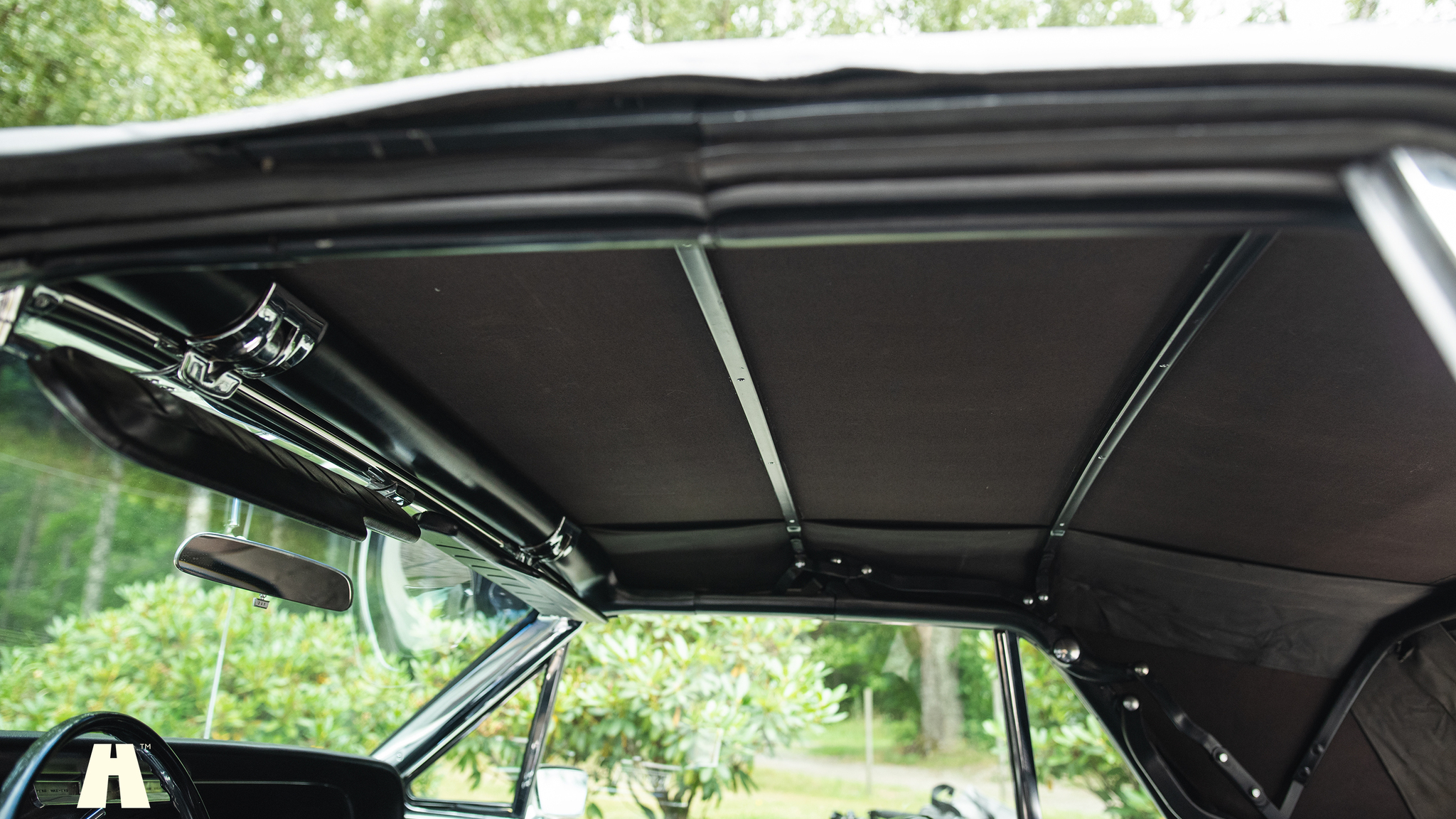 Interior image of 1965 Ford Thunderbird (58)