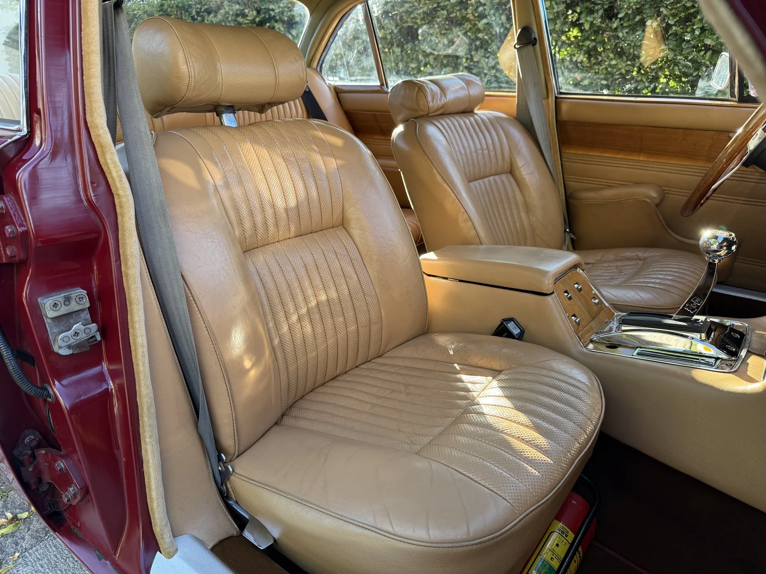 Interior image of 1970 Jaguar XJ12 Performance (60)