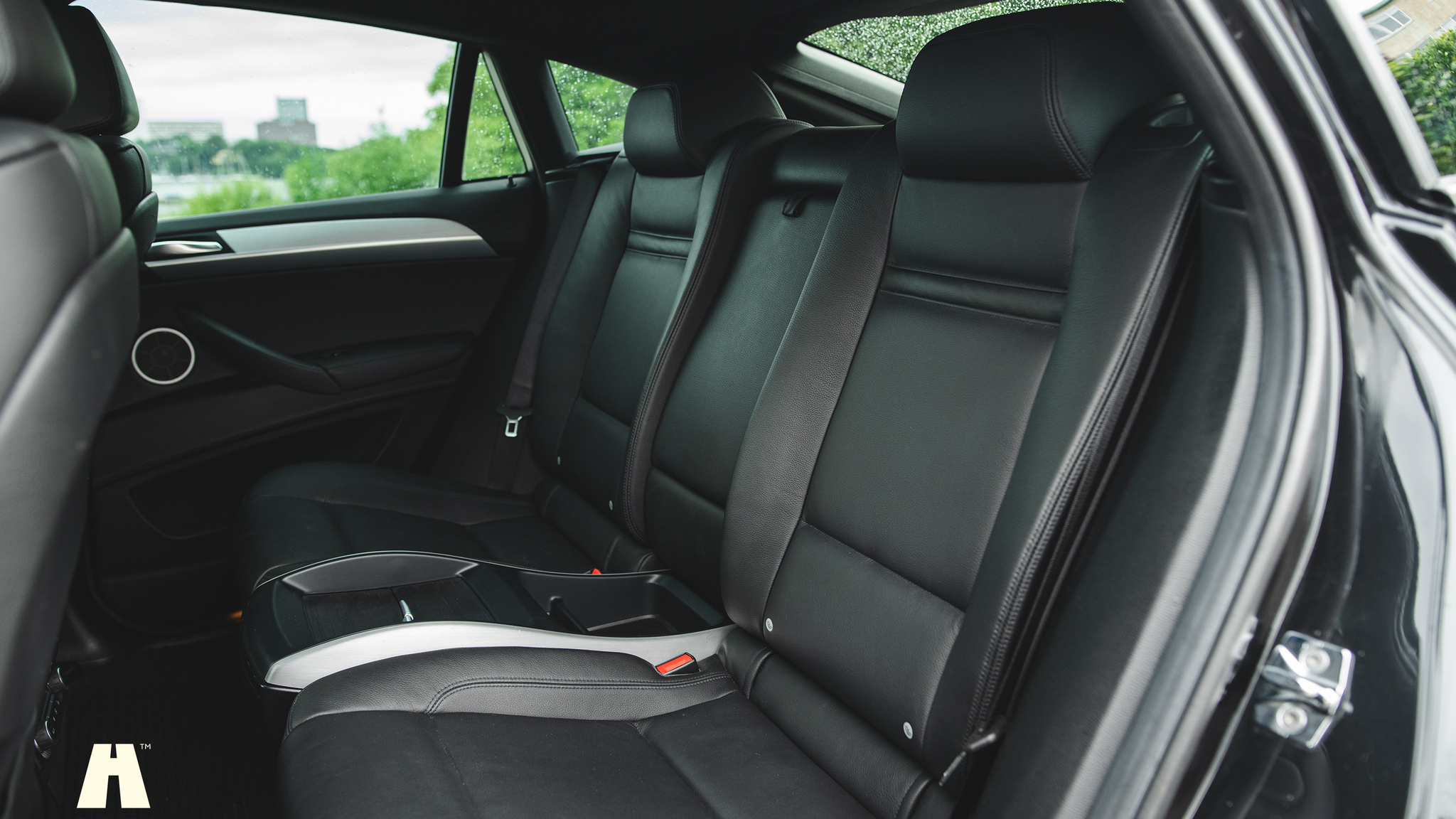 Innenraumfoto von 2010 BMW X6 M Ferrita 555HK (35)